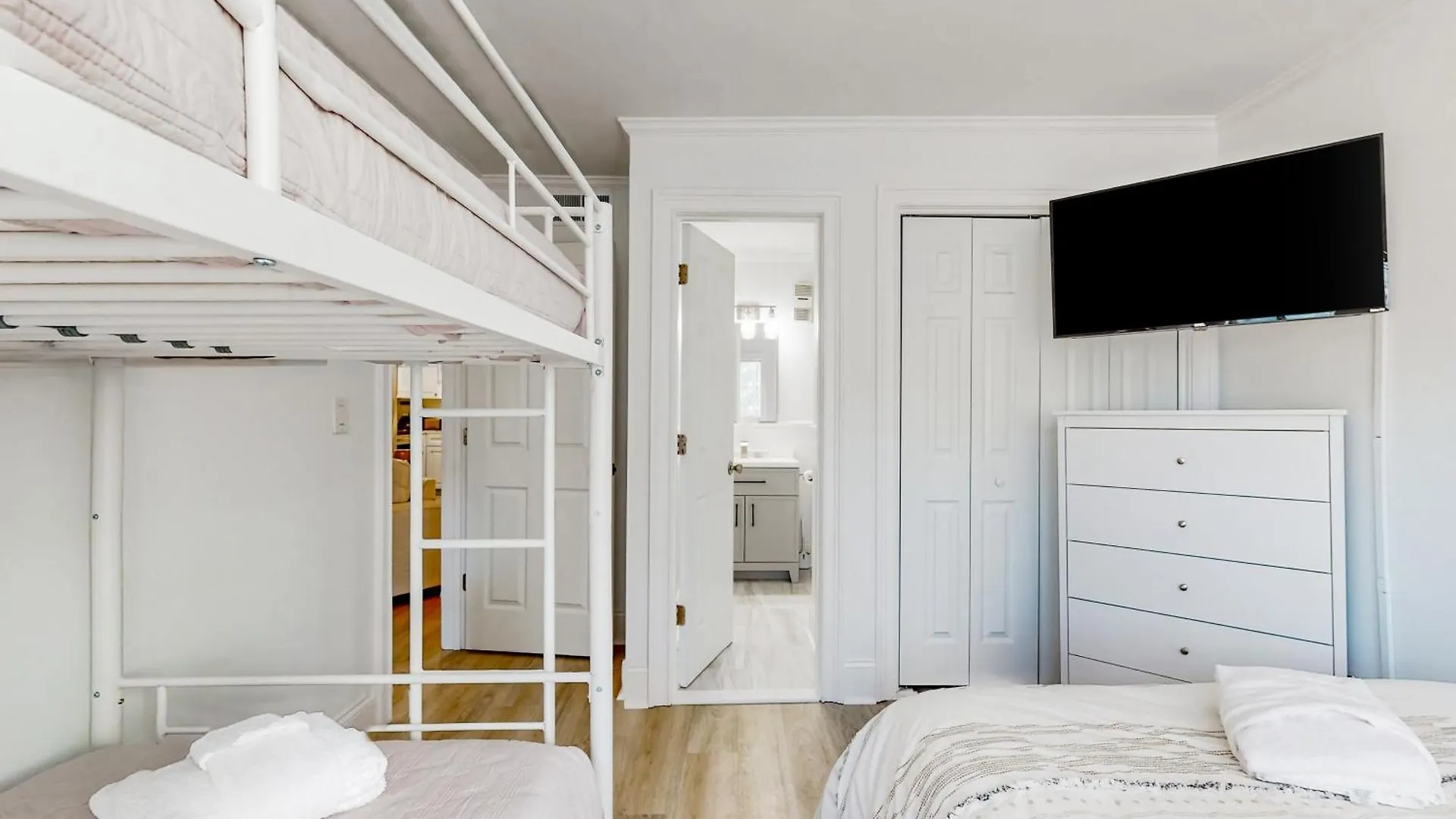 Apartment On Port Royal Sound 3227