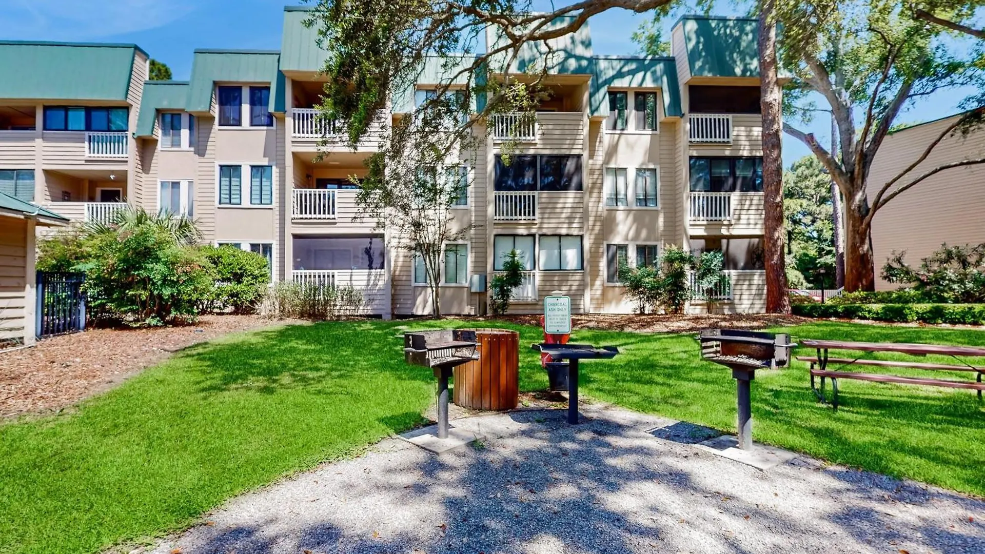 Apartment On Port Royal Sound 3227
