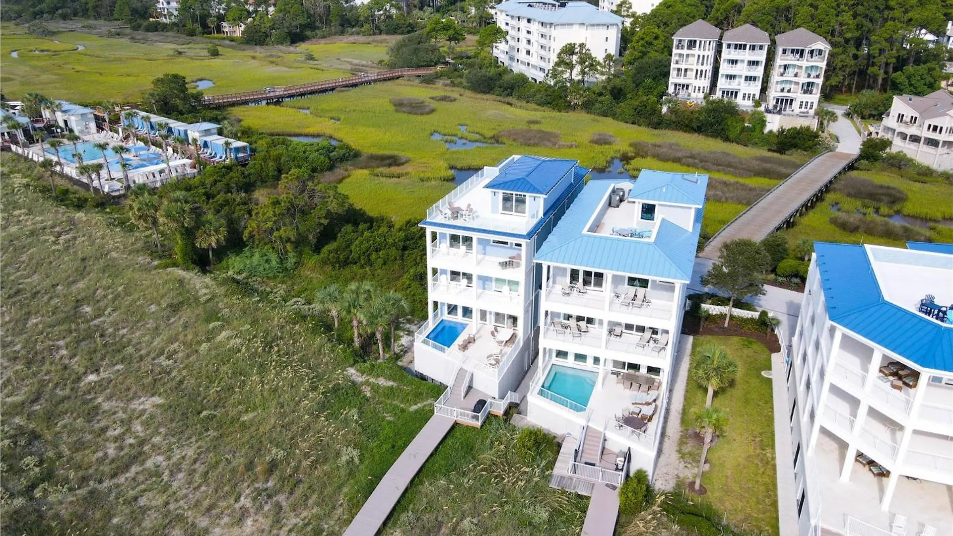 Holiday home 8 Terra Bella Trace- Oceanfront, 6 Primary Rooms, Pool, Roof Top, Free Activities Included *