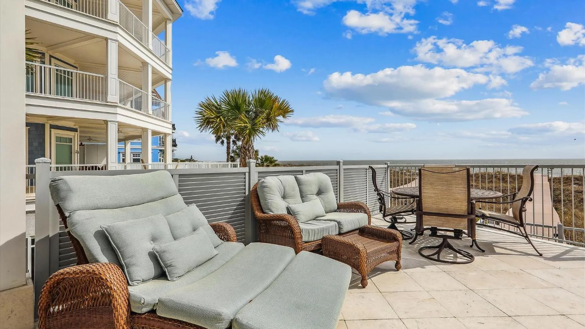6 Terra Bella Trace- Oceanfront, Elevator, Private Pool, Roof Top, Free Activities Included Holiday home