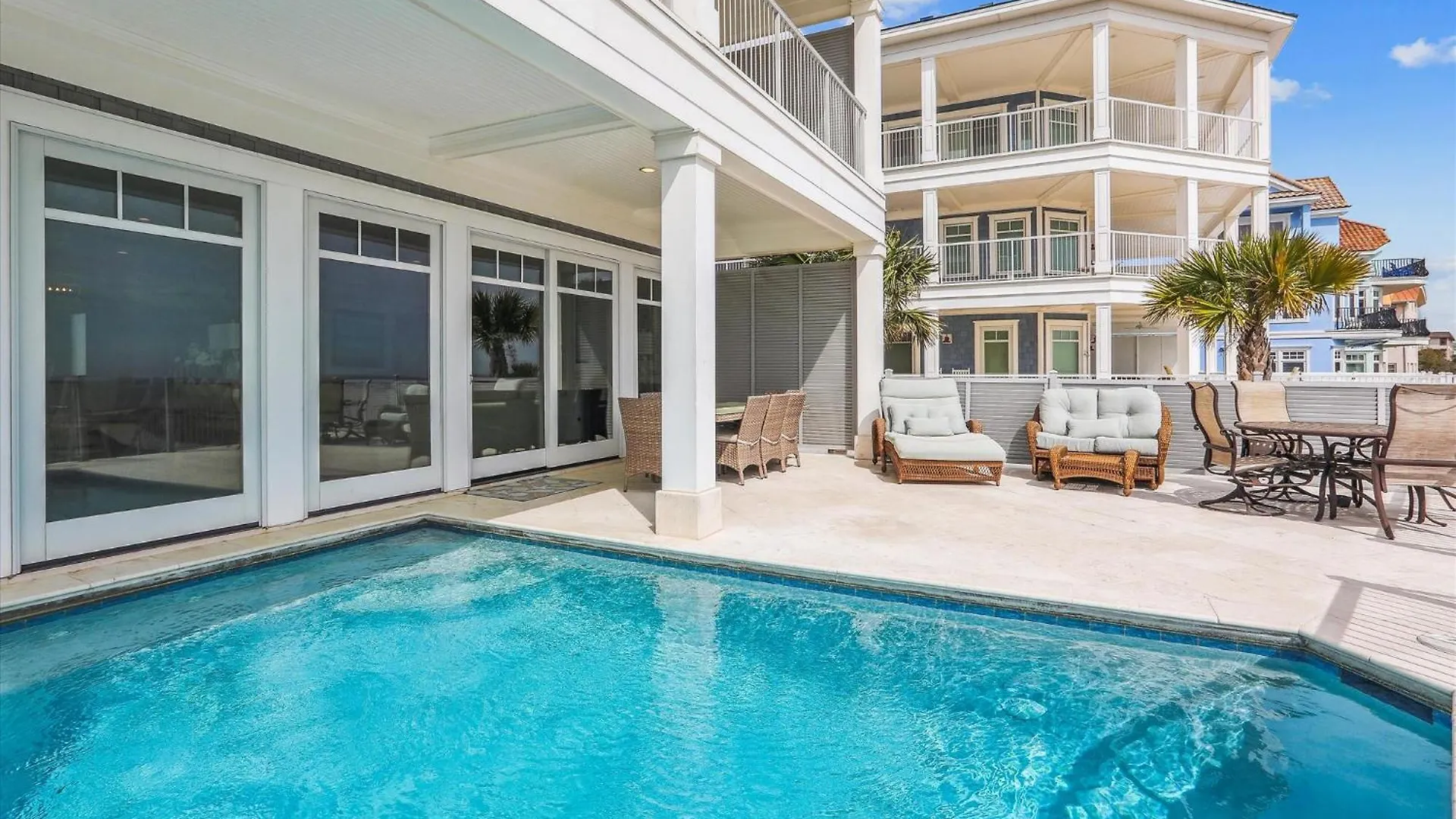 6 Terra Bella Trace- Oceanfront, Elevator, Private Pool, Roof Top, Free Activities Included Holiday home *