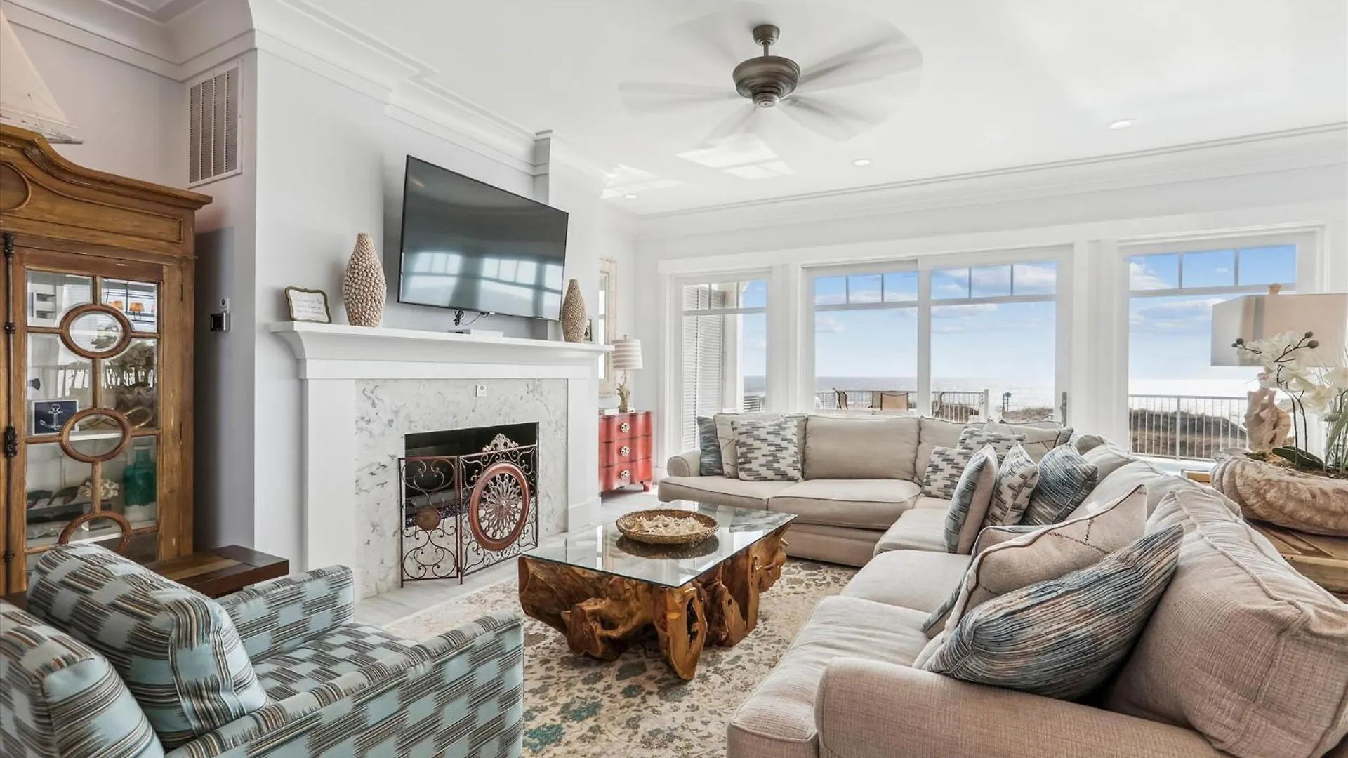 6 Terra Bella Trace- Oceanfront, Elevator, Private Pool, Roof Top, Free Activities Included Holiday home