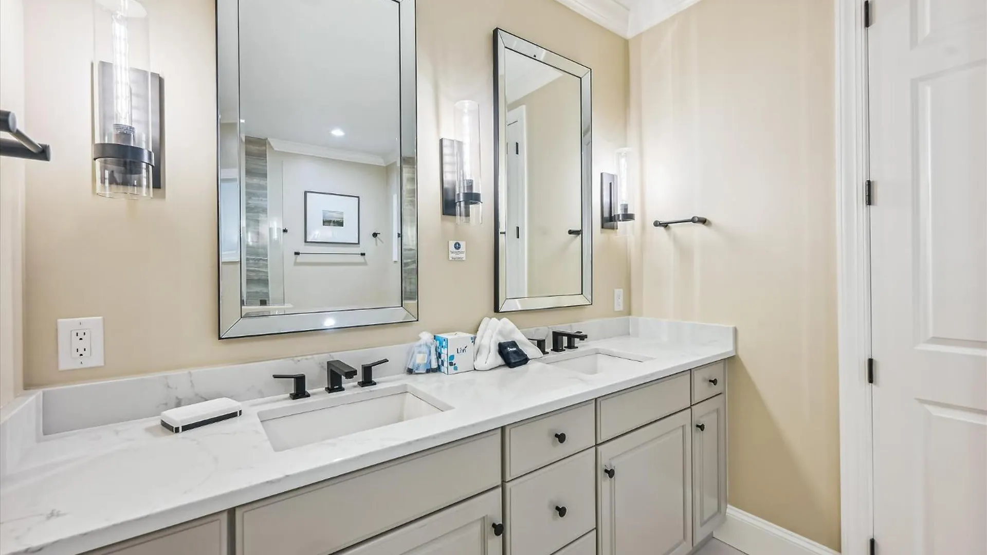 4 Collier Rd- Oceanfront, Private Pool, Elevator, Free Activities Included Holiday home *