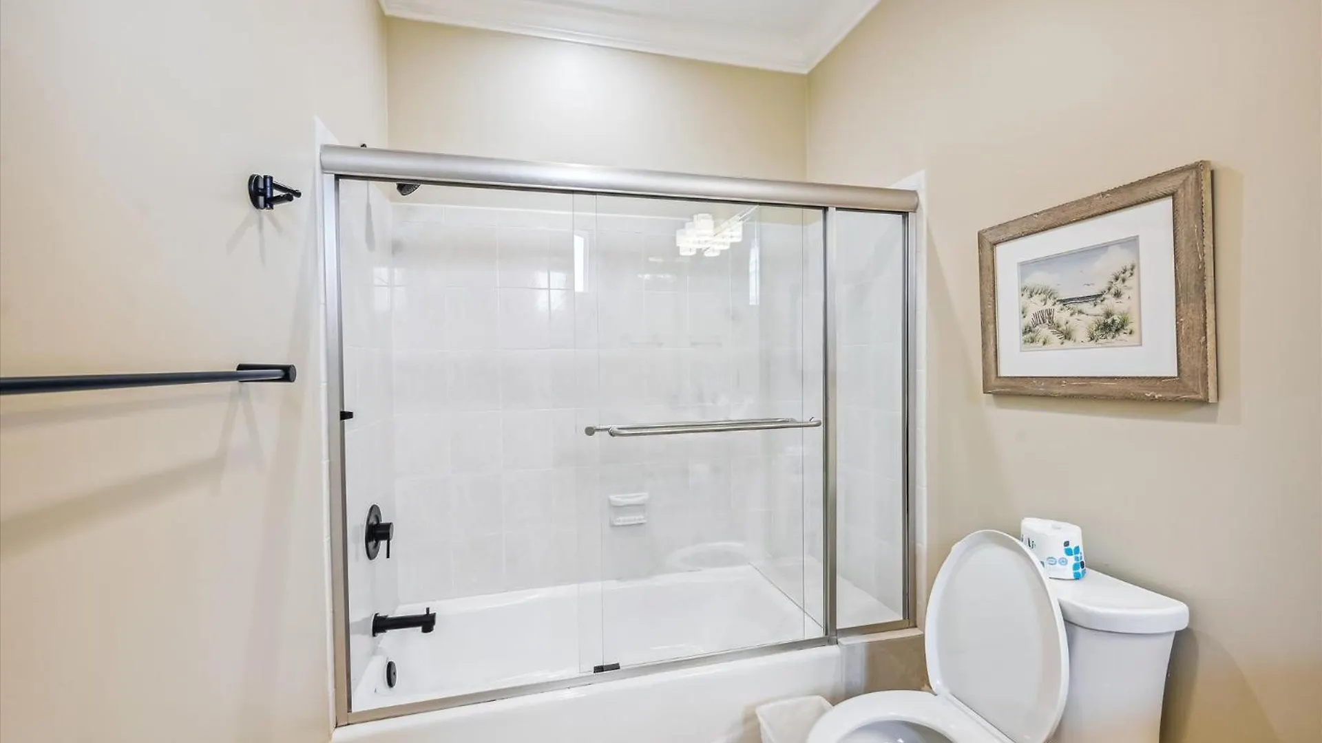 Holiday home 4 Collier Rd- Oceanfront, Private Pool, Elevator, Free Activities Included *