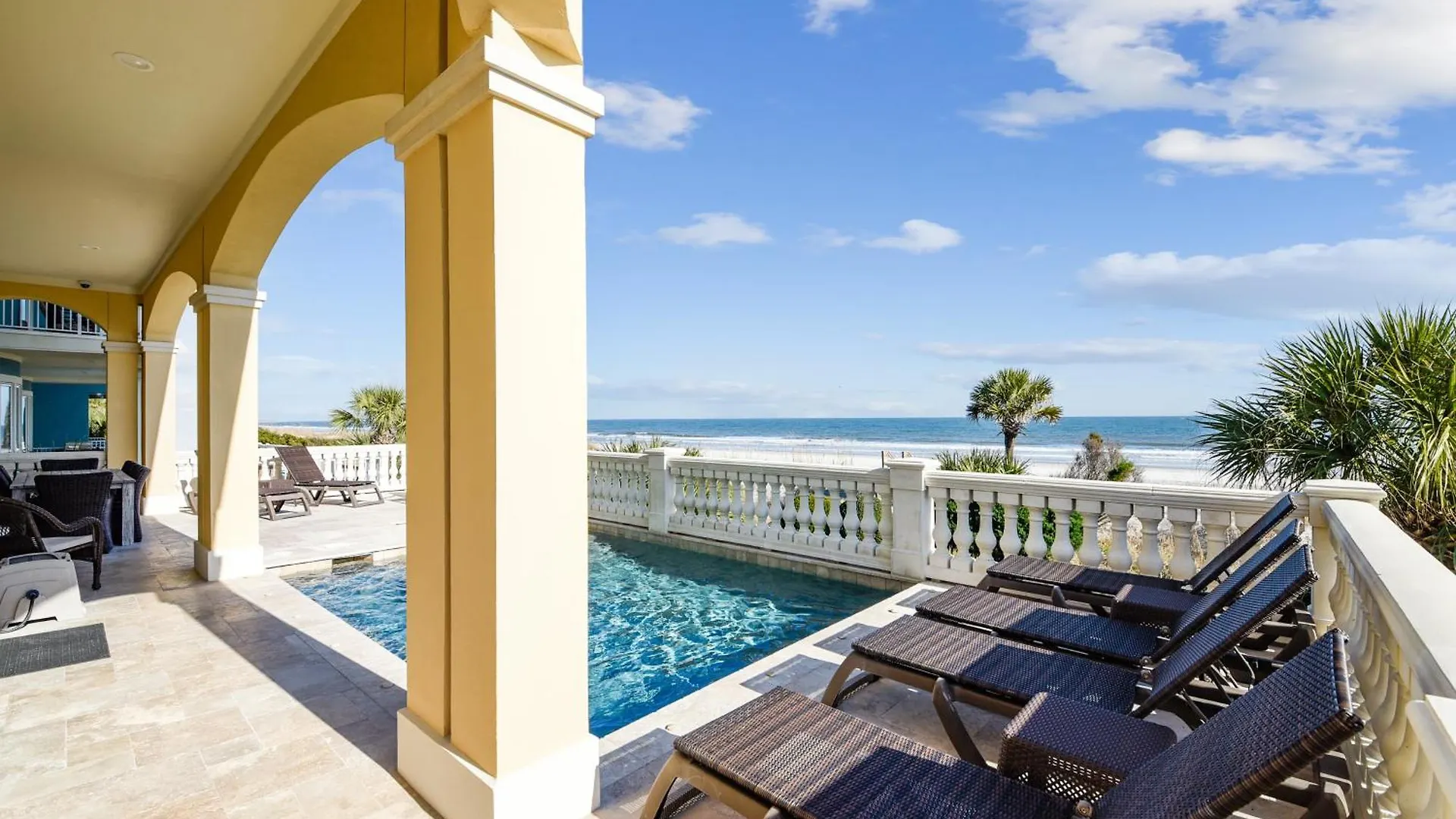 Holiday home 31 Singleton Beach- Oceanfront Luxury Home, Spectacular Views & Private Pool, Free Activities Included *