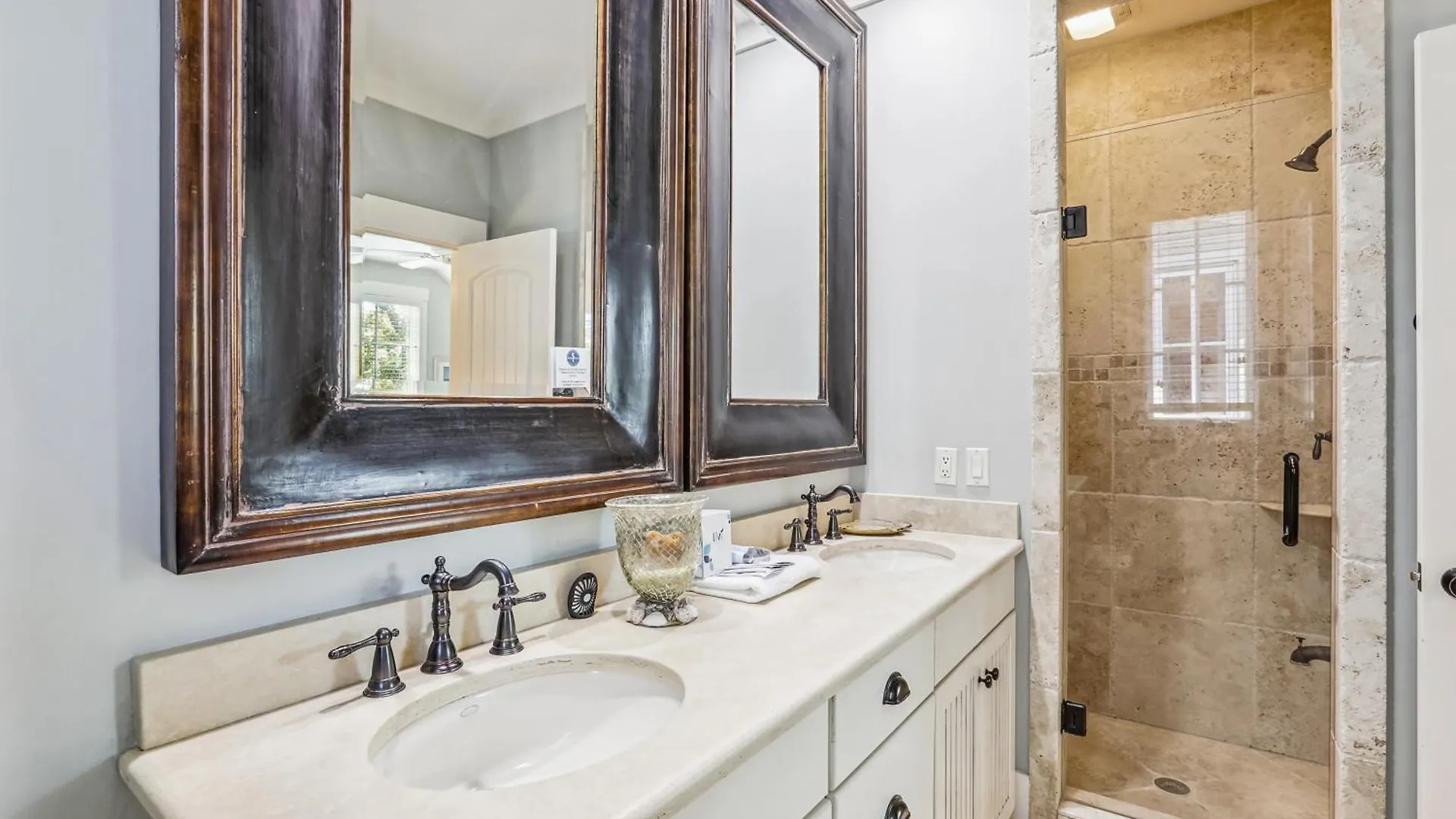 27 Corine Lane- Near Ocean With Pool, Seasonal Shuttle! Free Activities Included Casa vacanze *