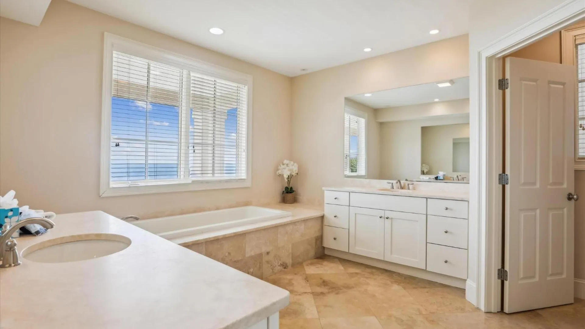 21 Horvaths Peninsula- Oceanfront, Pool, Elevator, Free Activities Included *