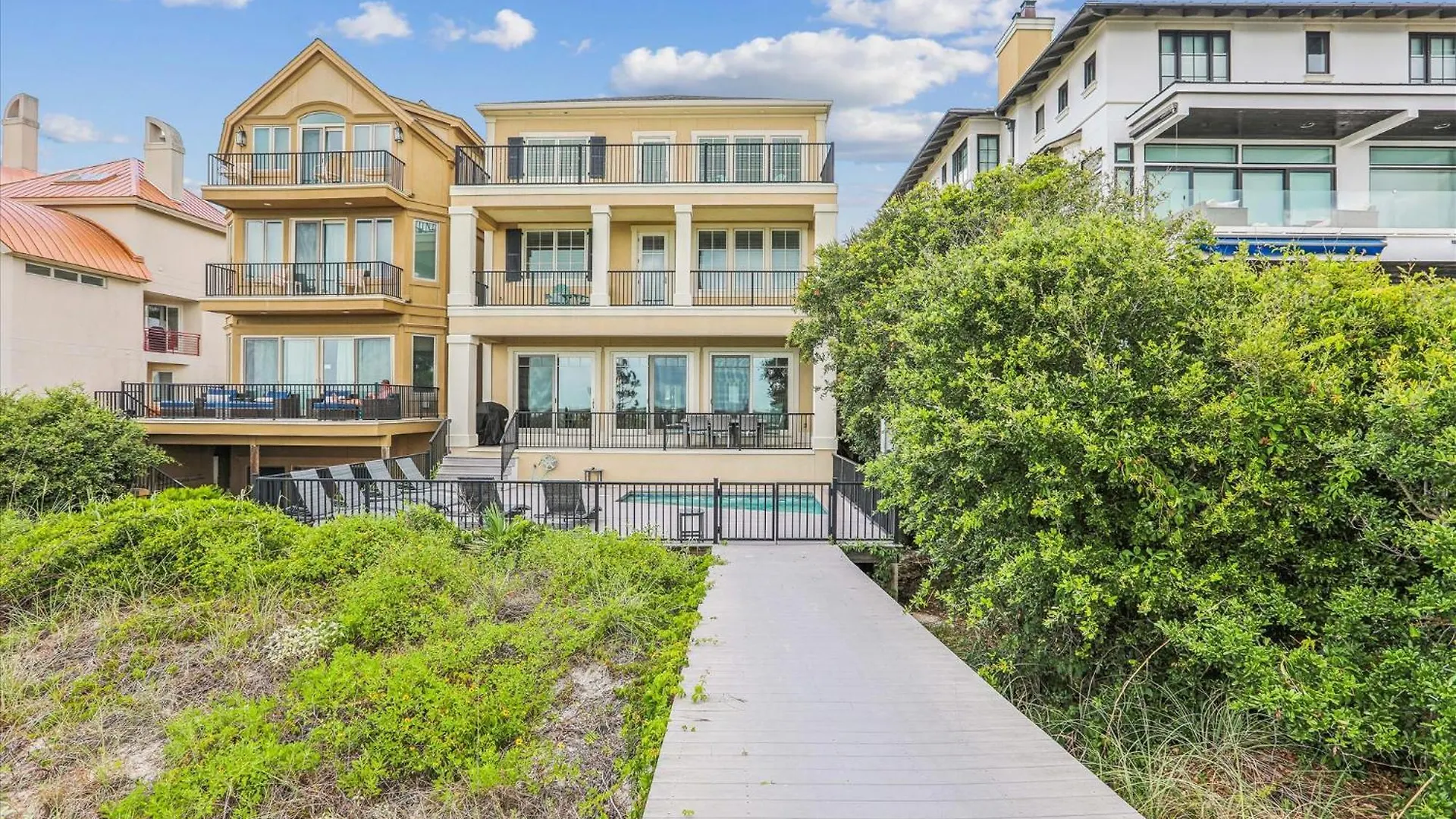Holiday home 21 Horvaths Peninsula- Oceanfront, Pool, Elevator, Free Activities Included Hilton Head Island