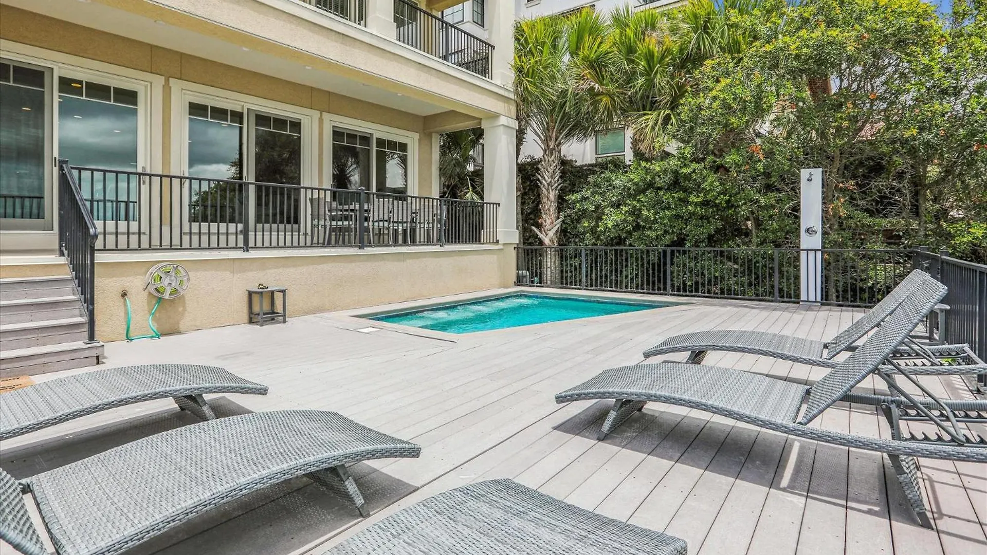 Holiday home 21 Horvaths Peninsula- Oceanfront, Pool, Elevator, Free Activities Included *