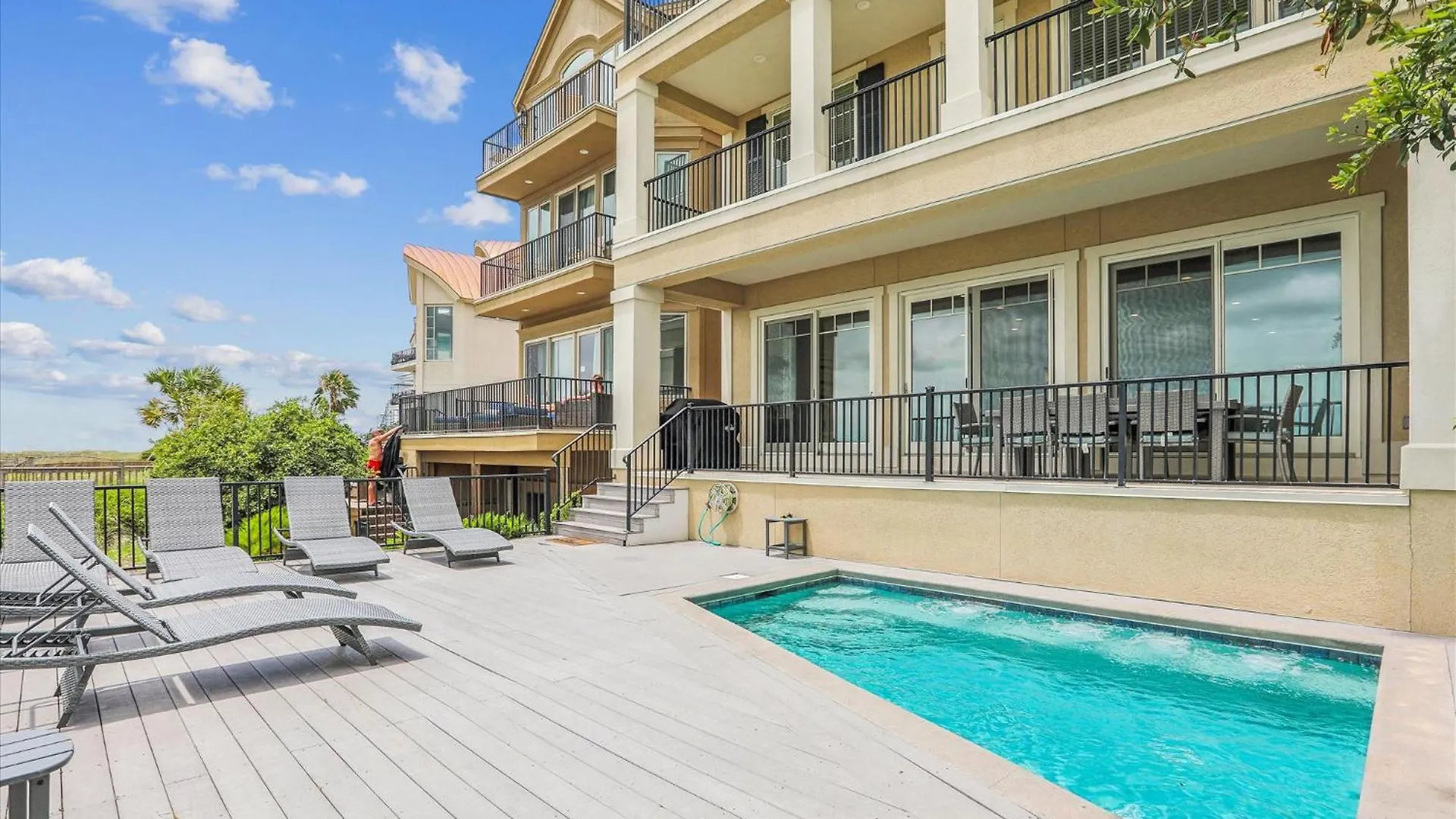 21 Horvaths Peninsula- Oceanfront, Pool, Elevator, Free Activities Included Holiday home *