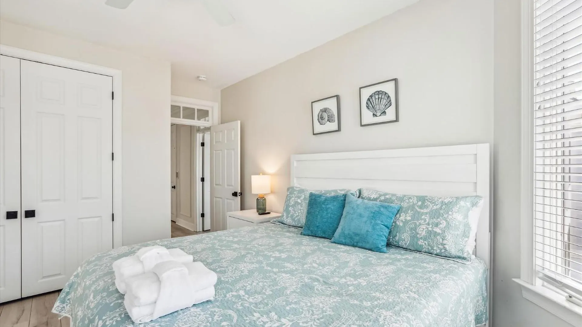 Дом отдыха 12 Collier Road- Oceanfront, Pool, Great For Large Groups, Free Activities Included