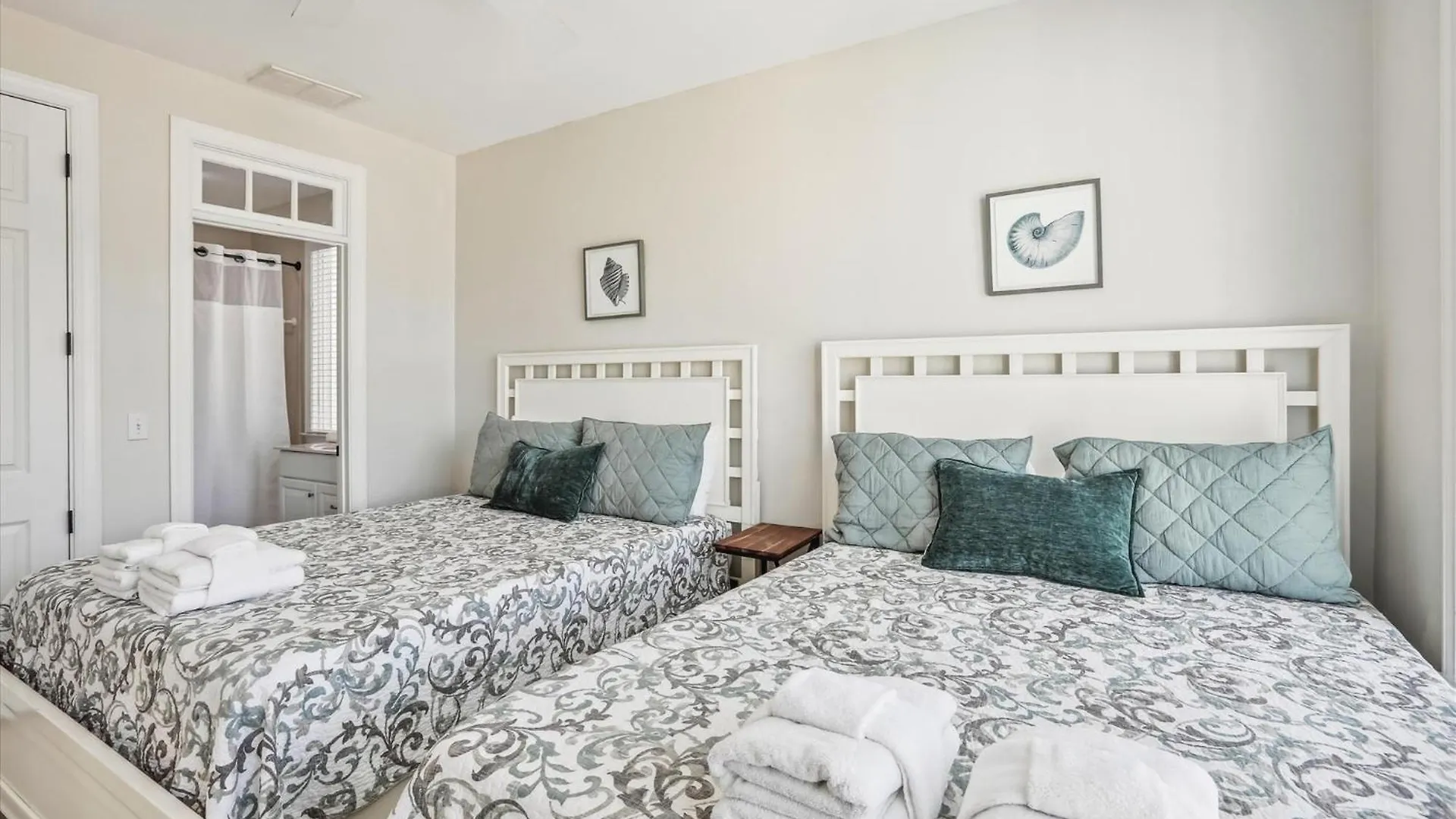 12 Collier Road- Oceanfront, Pool, Great For Large Groups, Free Activities Included Дом отдыха Хилтон-Хед-Айленд
