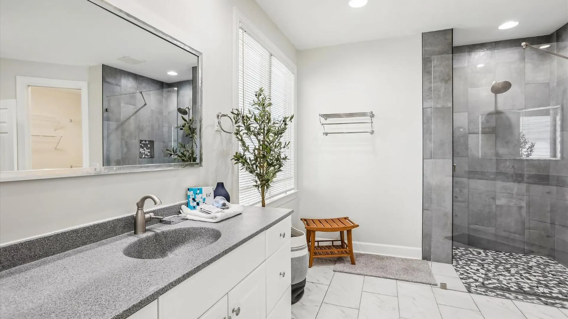 12 Collier Road- Oceanfront, Pool, Great For Large Groups, Free Activities Included *