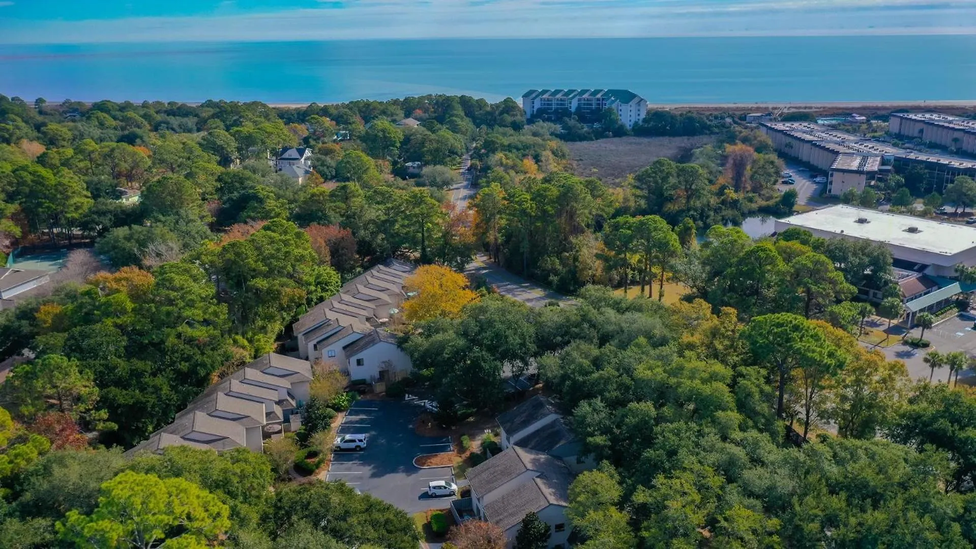 Walk To Beach, Pet Friendly, Homey Villa Hilton Head Island