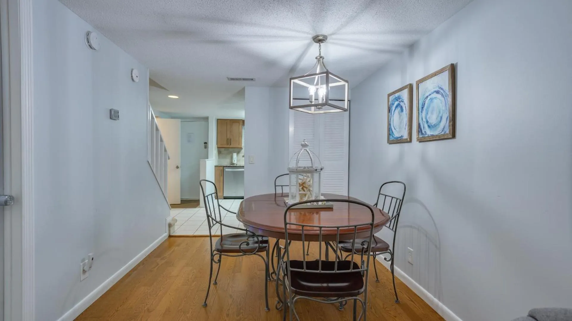 Walk To Beach, Pet Friendly, Homey *