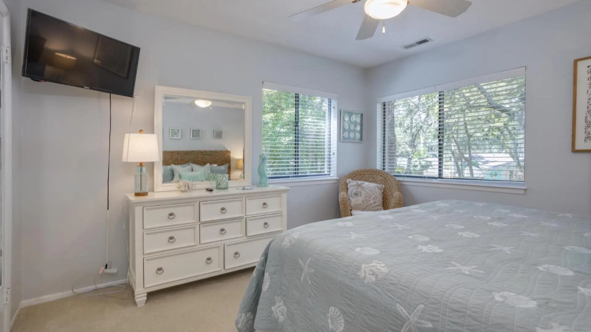 Walk To Beach, Pet Friendly, Homey *