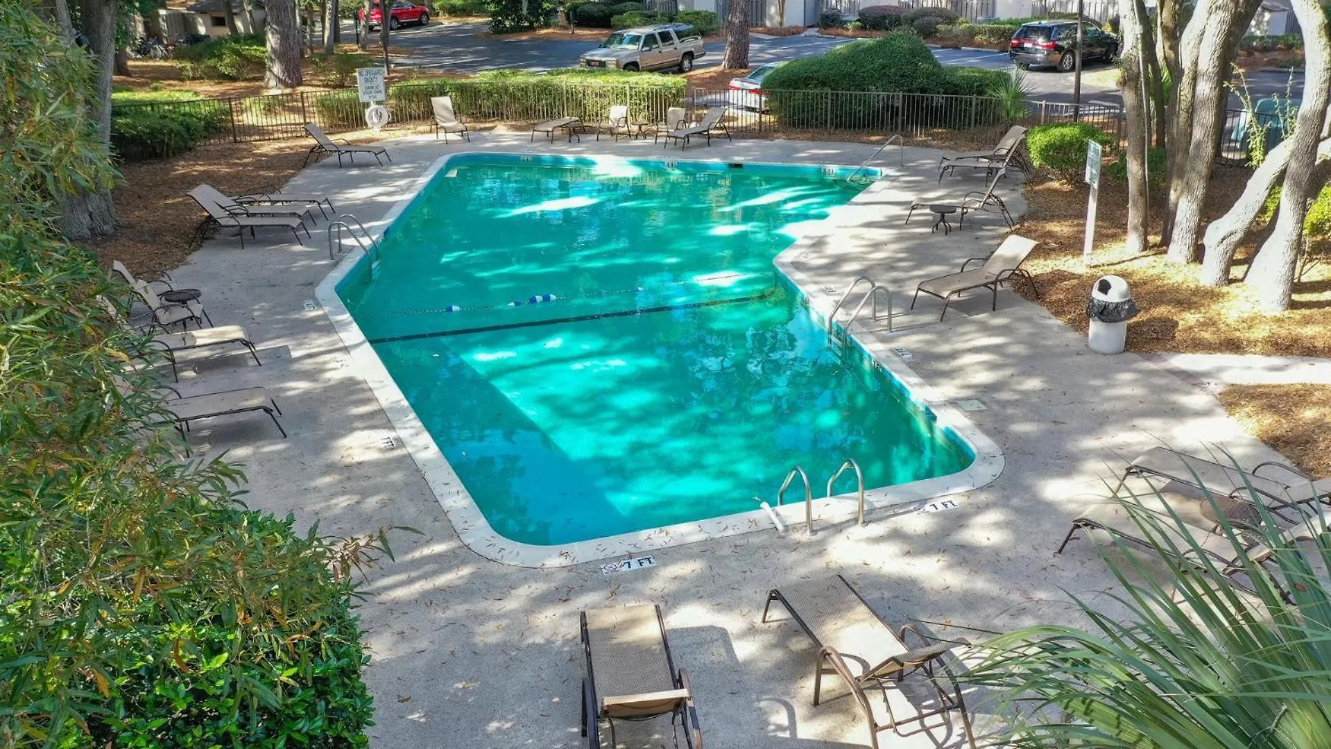 Walk To Beach, Pet Friendly, Homey * Hilton Head Island