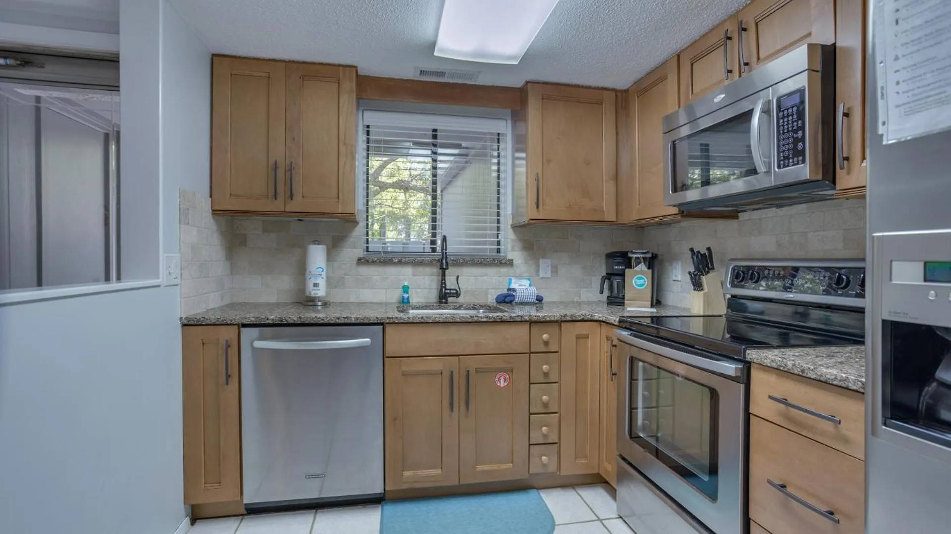 Walk To Beach, Pet Friendly, Homey *