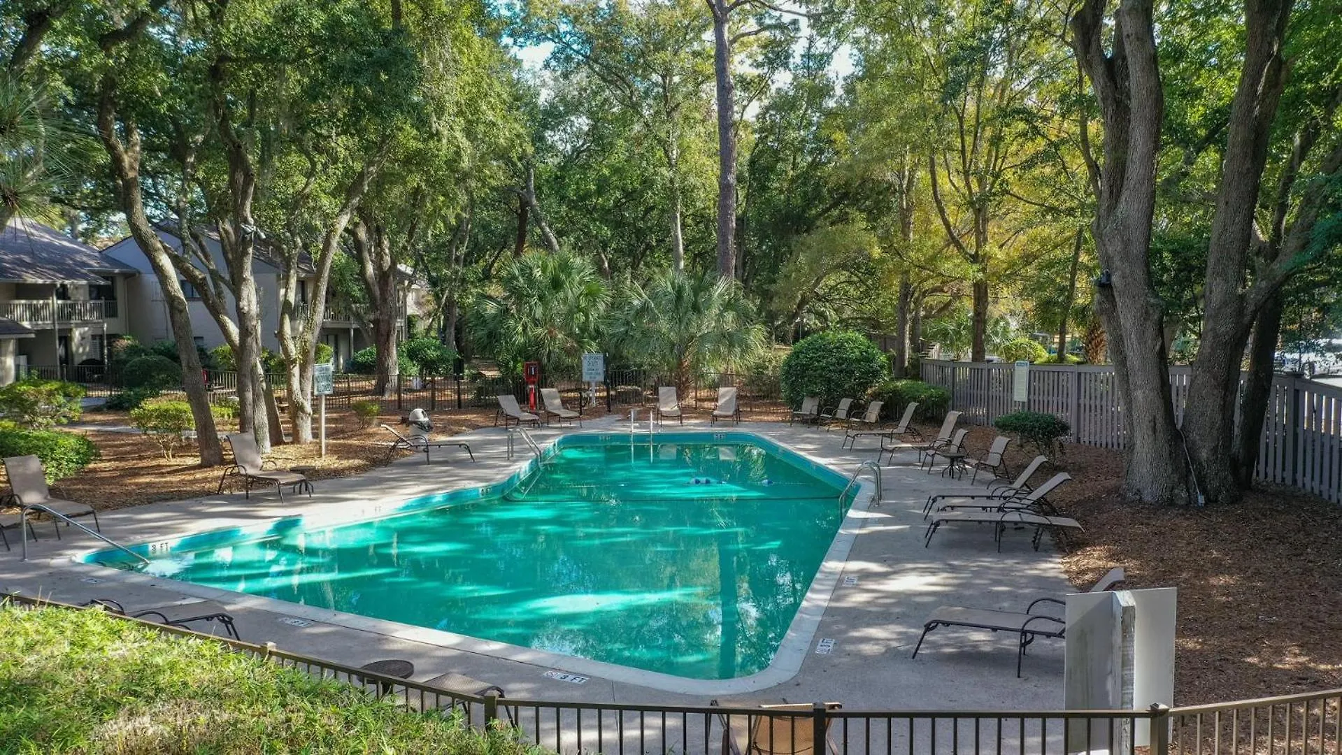Walk To Beach, Pet Friendly, Homey Hilton Head Island