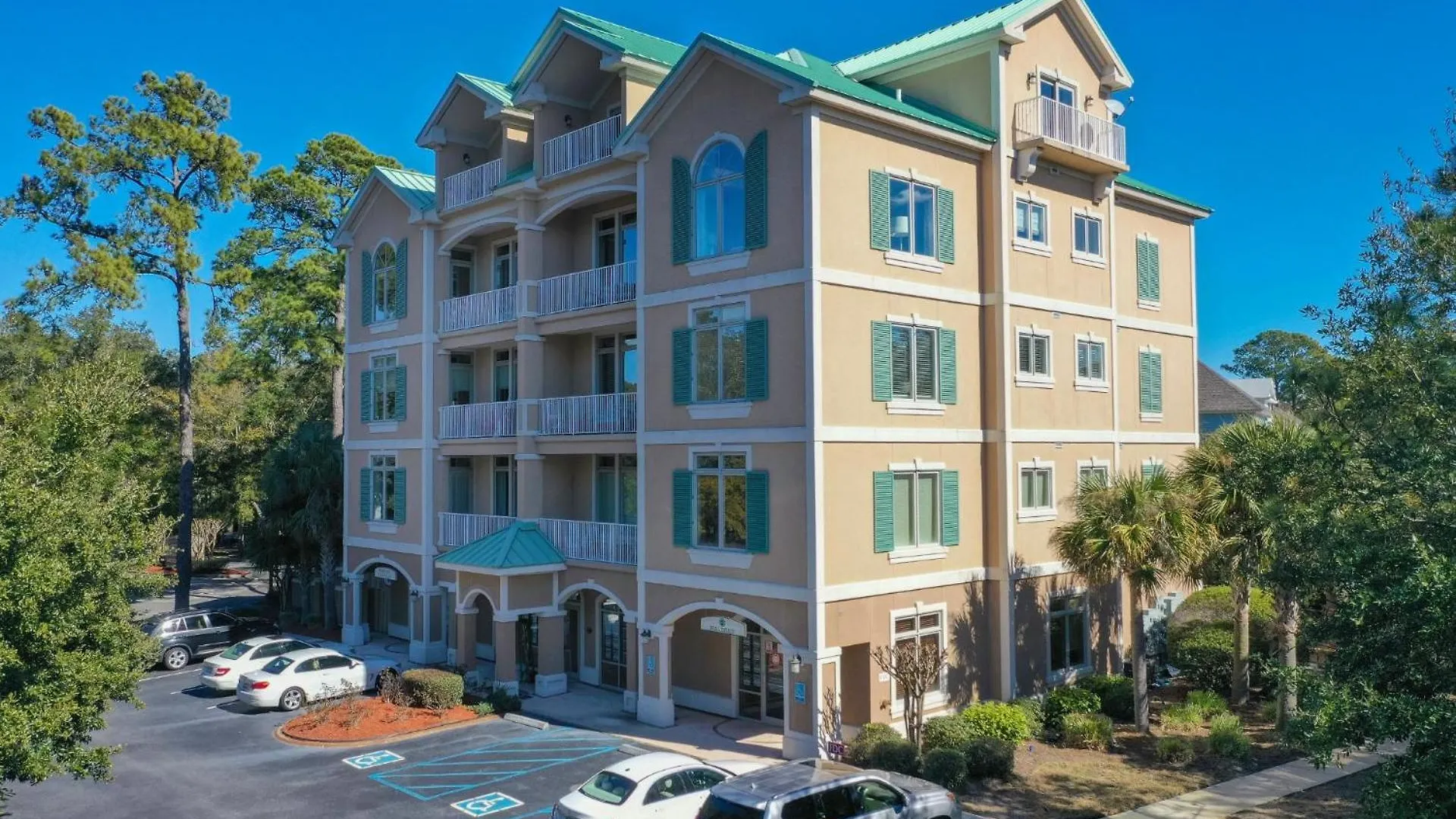 Family Getaway, Walk To Beach, Balcony * Hilton Head Island