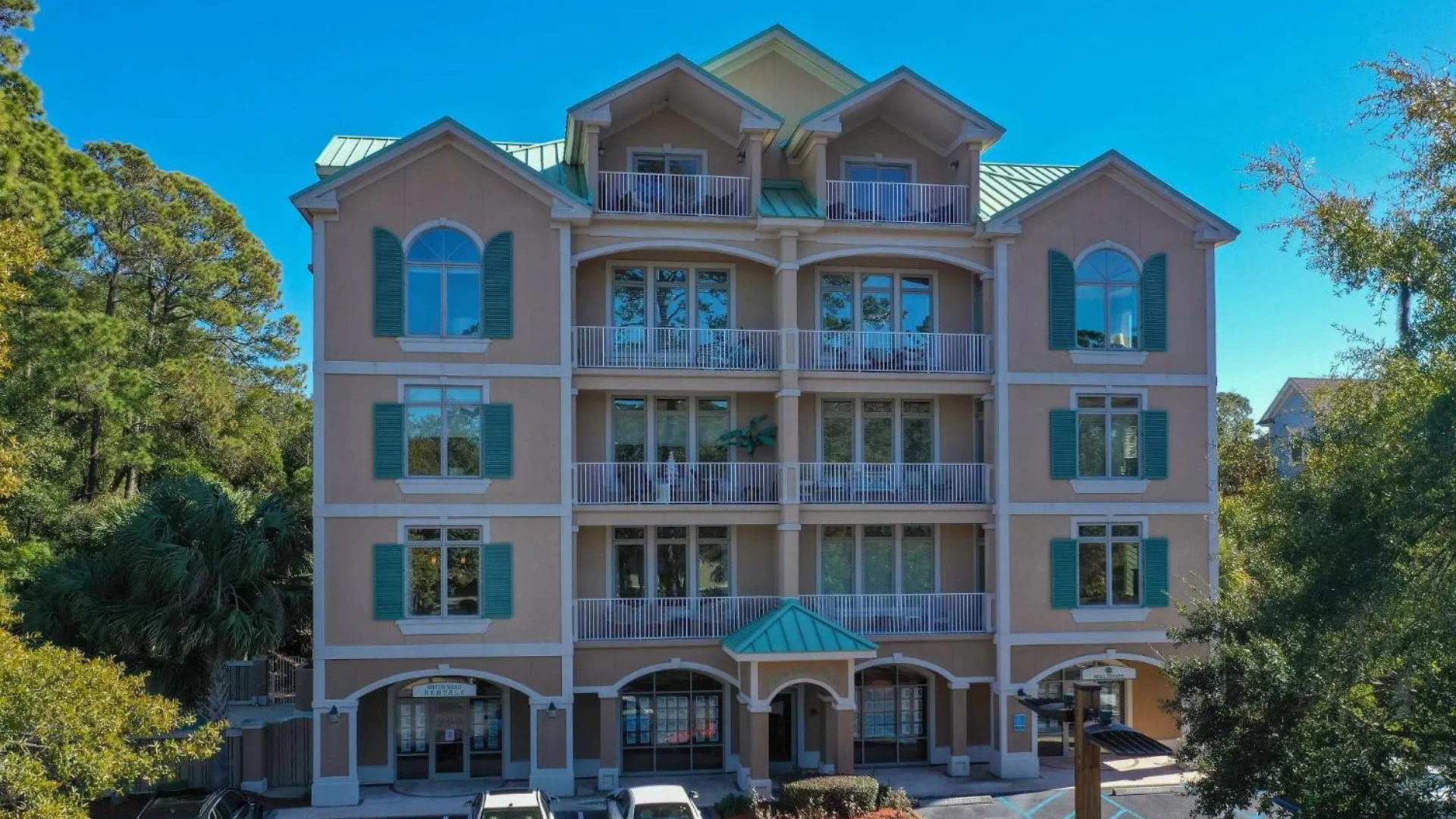 Family Getaway, Walk To Beach, Balcony