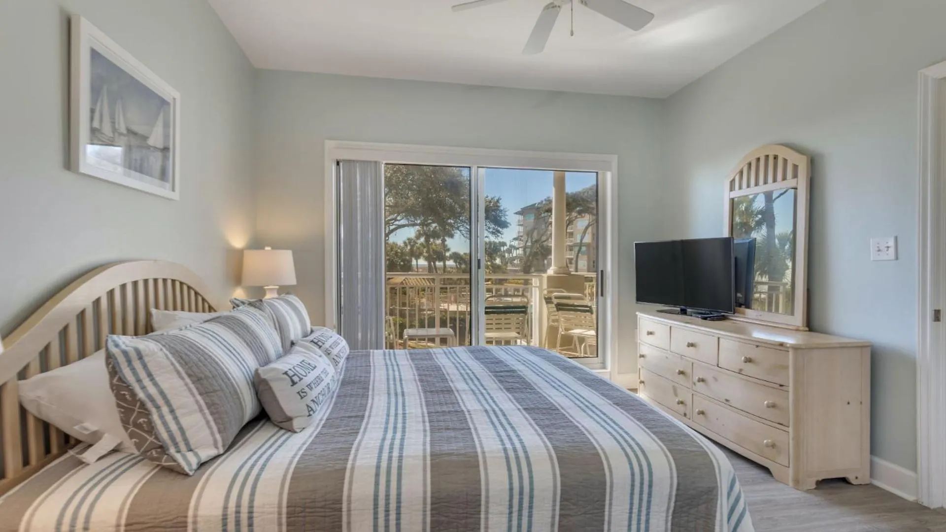 Villa Complex Pool, Getaway, Oceanfront