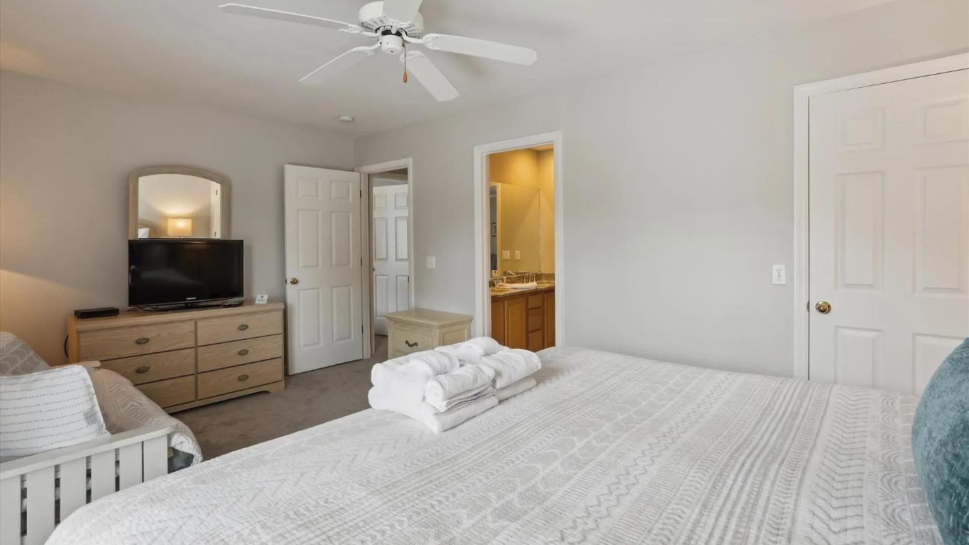 Holiday home 41 Bradley- Private Pool, Newly Updated, Quick Walk To Beach! Free Activities Included Hilton Head Island