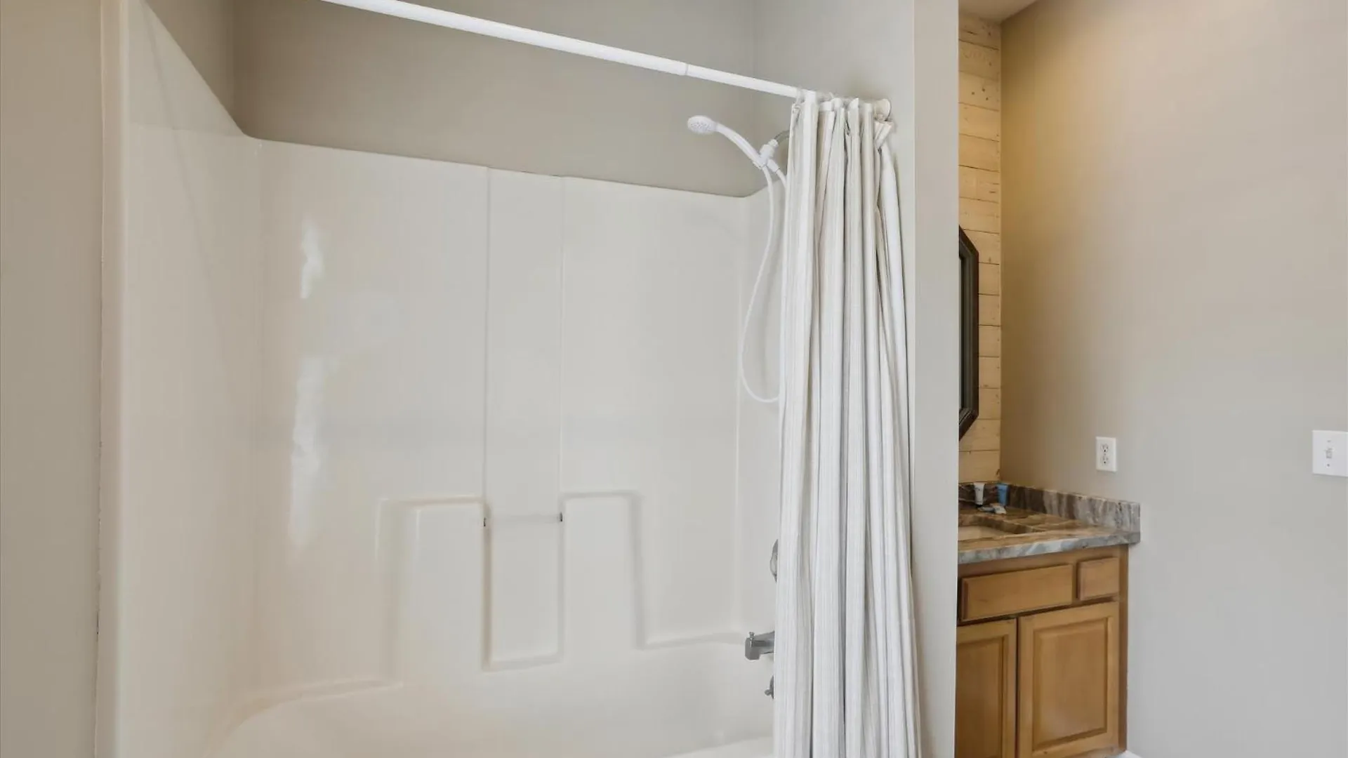 41 Bradley- Private Pool, Newly Updated, Quick Walk To Beach! Free Activities Included Holiday home Hilton Head Island