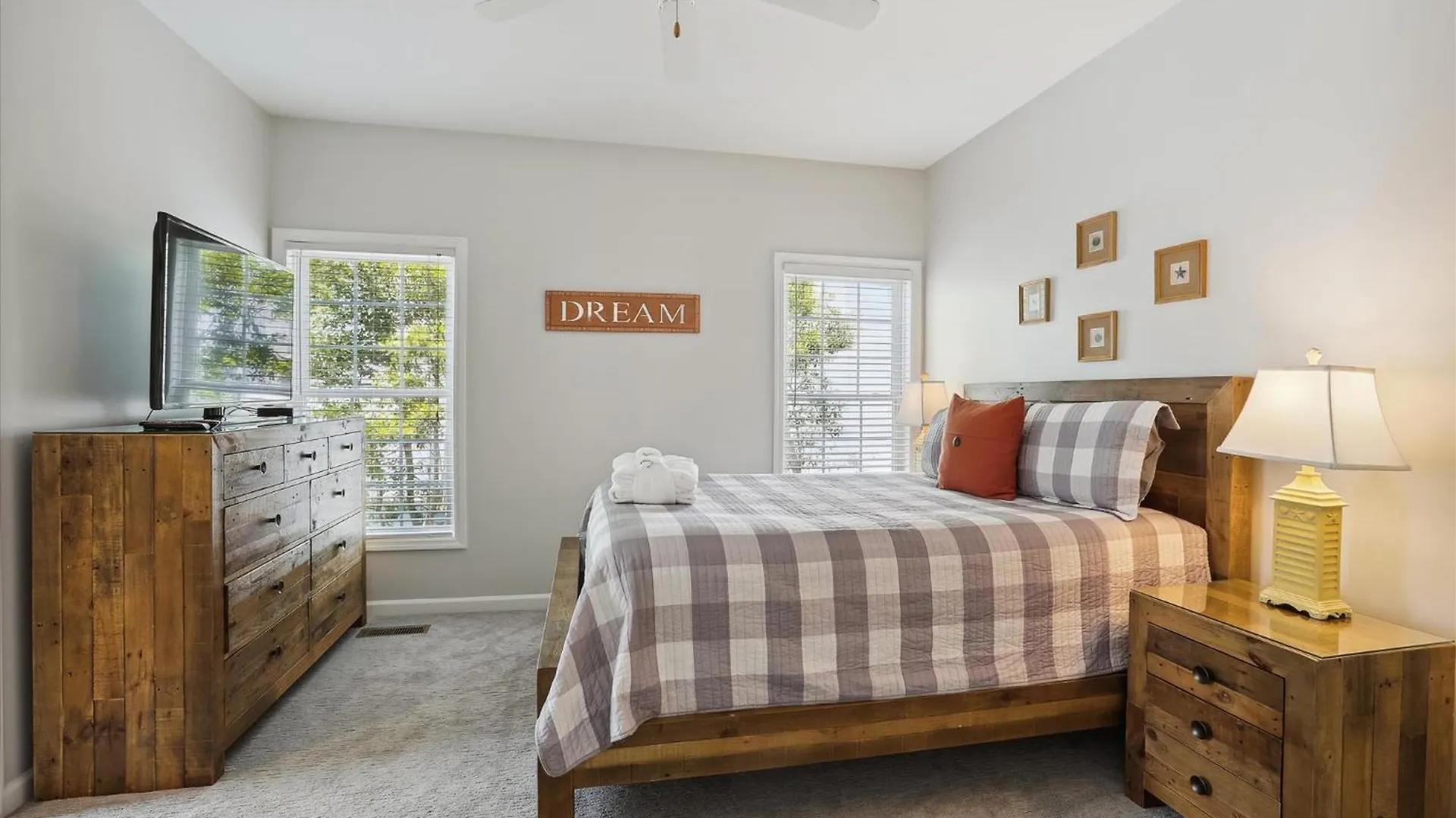 41 Bradley- Private Pool, Newly Updated, Quick Walk To Beach! Free Activities Included *