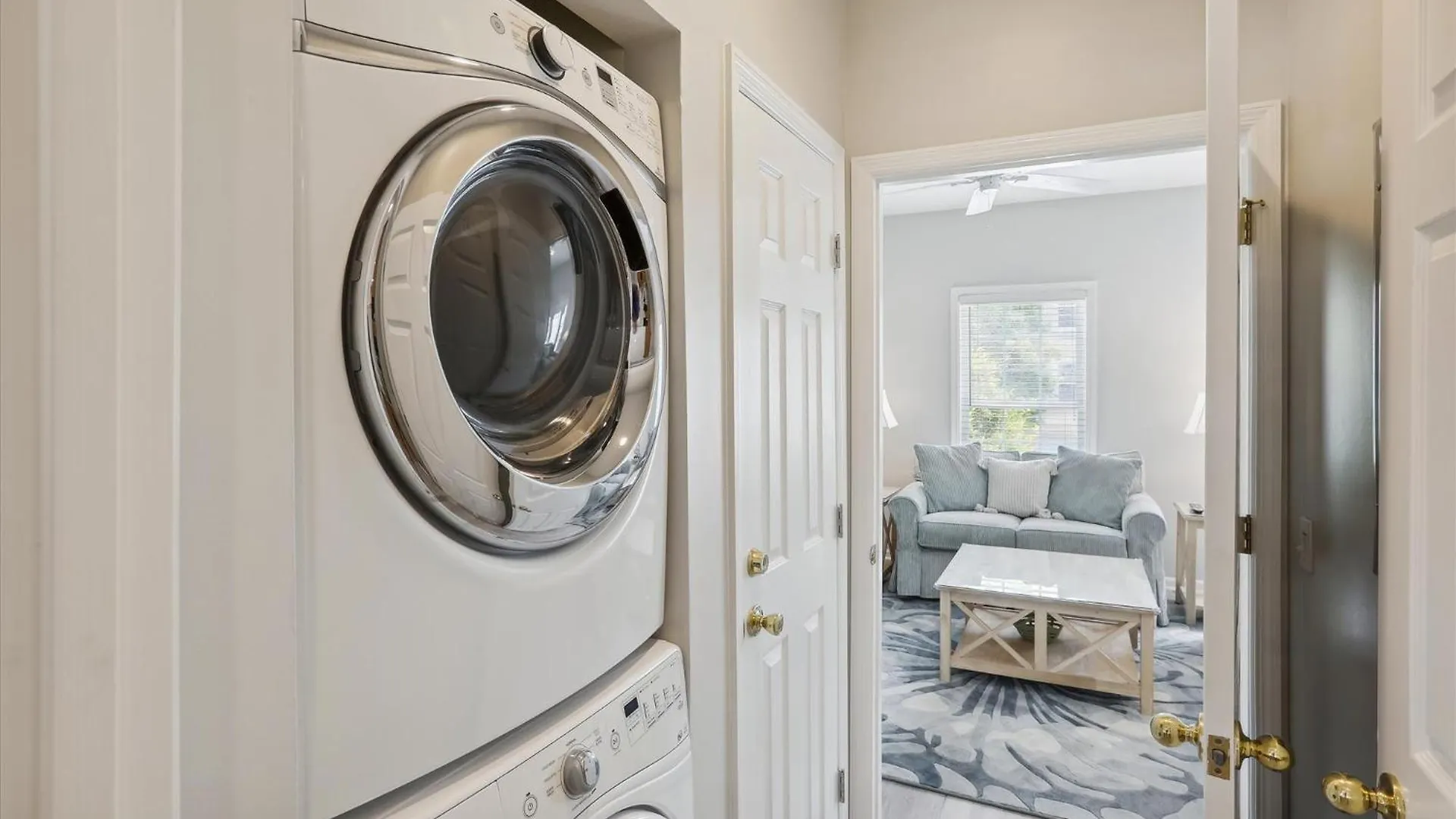 41 Bradley- Private Pool, Newly Updated, Quick Walk To Beach! Free Activities Included Holiday home *