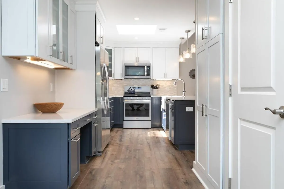 Steps To 3 Bed 2 Bath With Private Pool *
