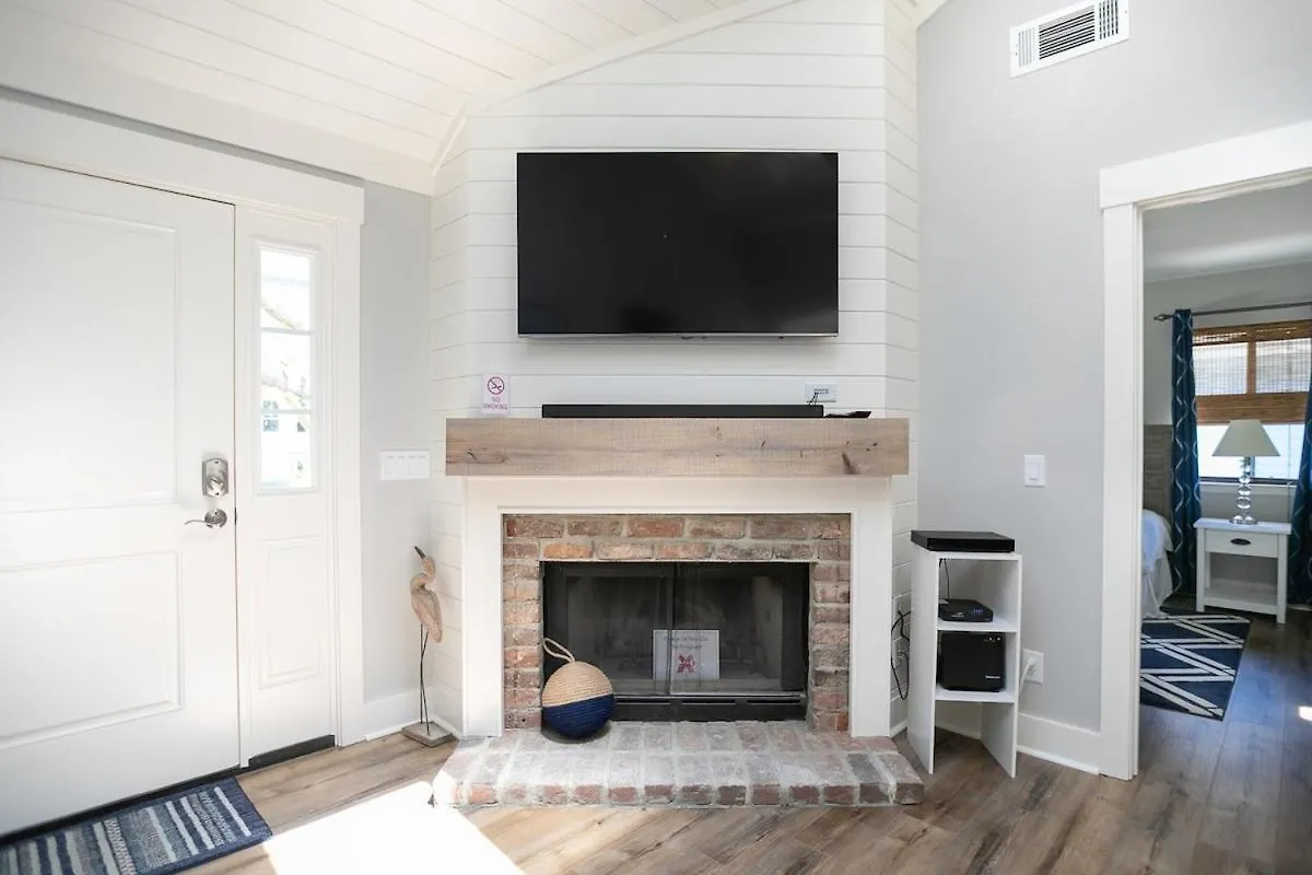 Steps To 3 Bed 2 Bath With Private Pool