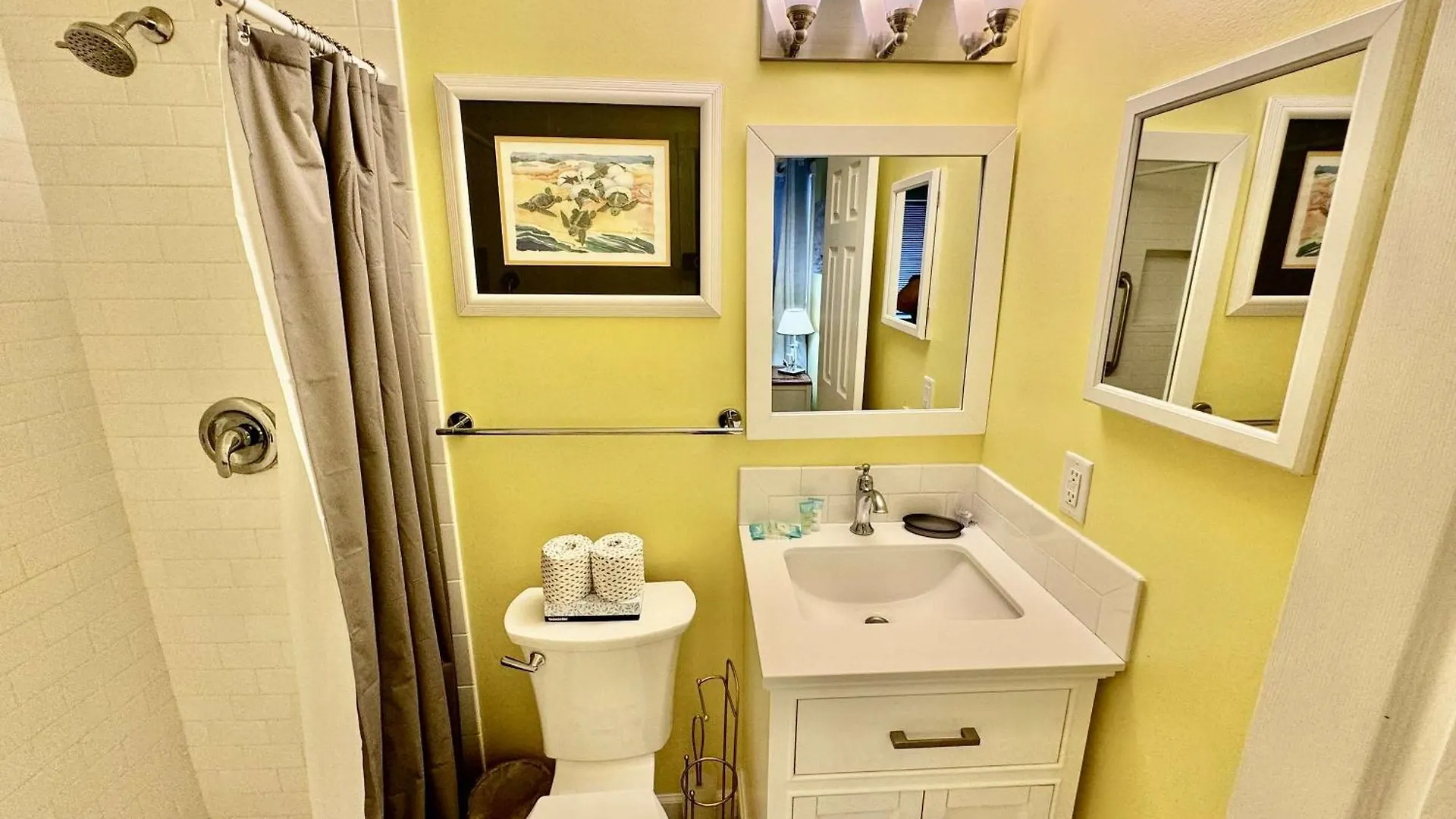 Just Steps To Folly Field - 2 Bd 2 Ba