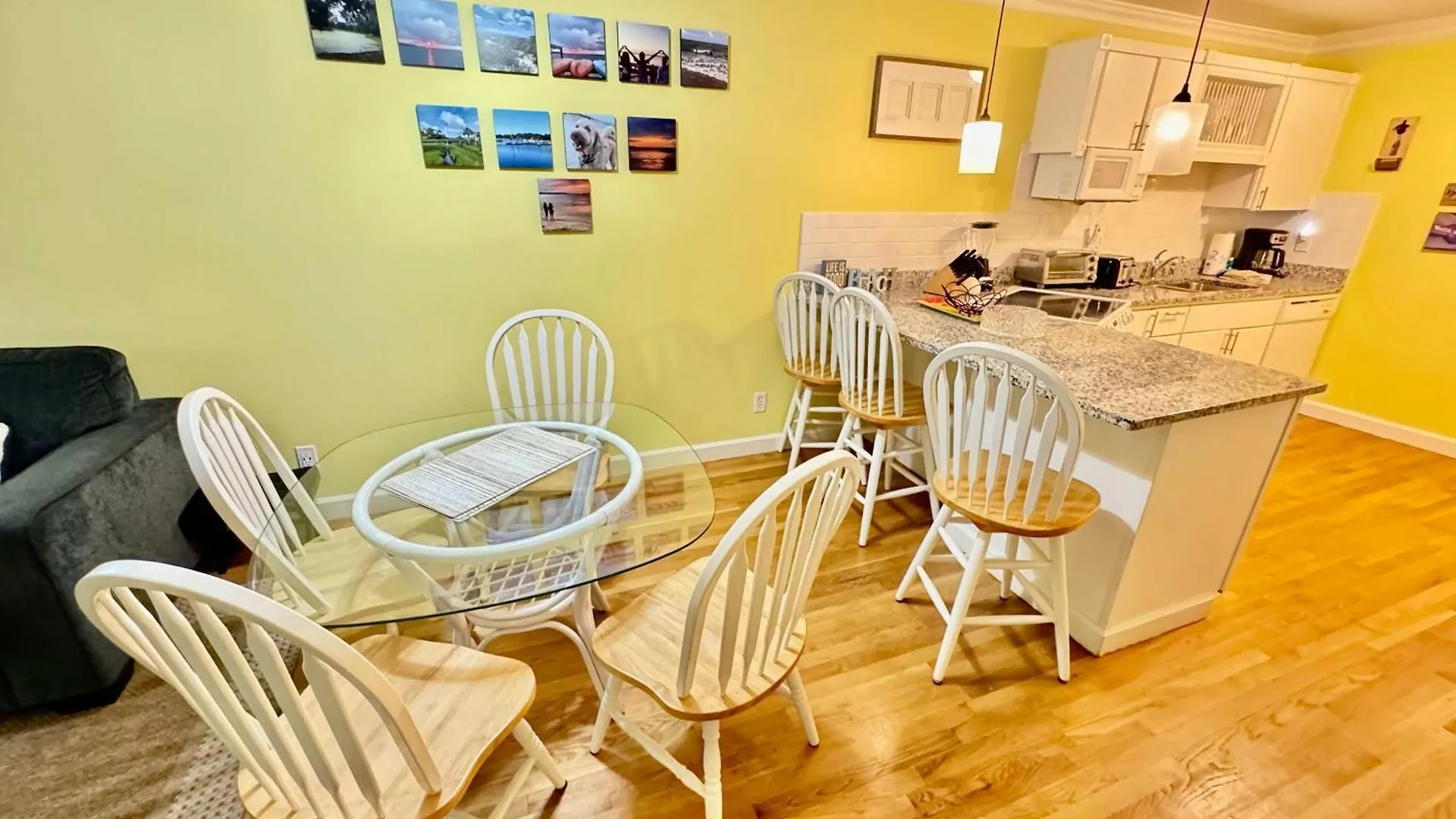 Holiday home Just Steps To Folly Field - 2 Bd 2 Ba *