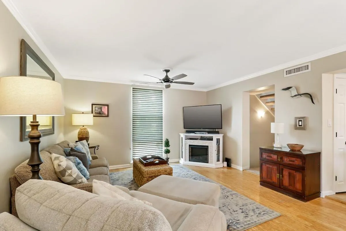 Updated 2 Bd 2 Ba Just Steps 2