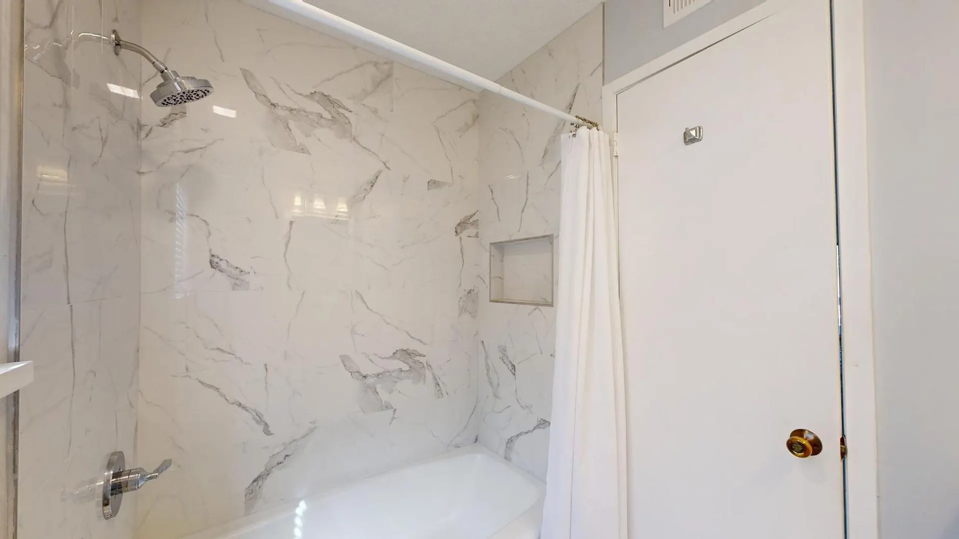 2526 The Moorings Villa *