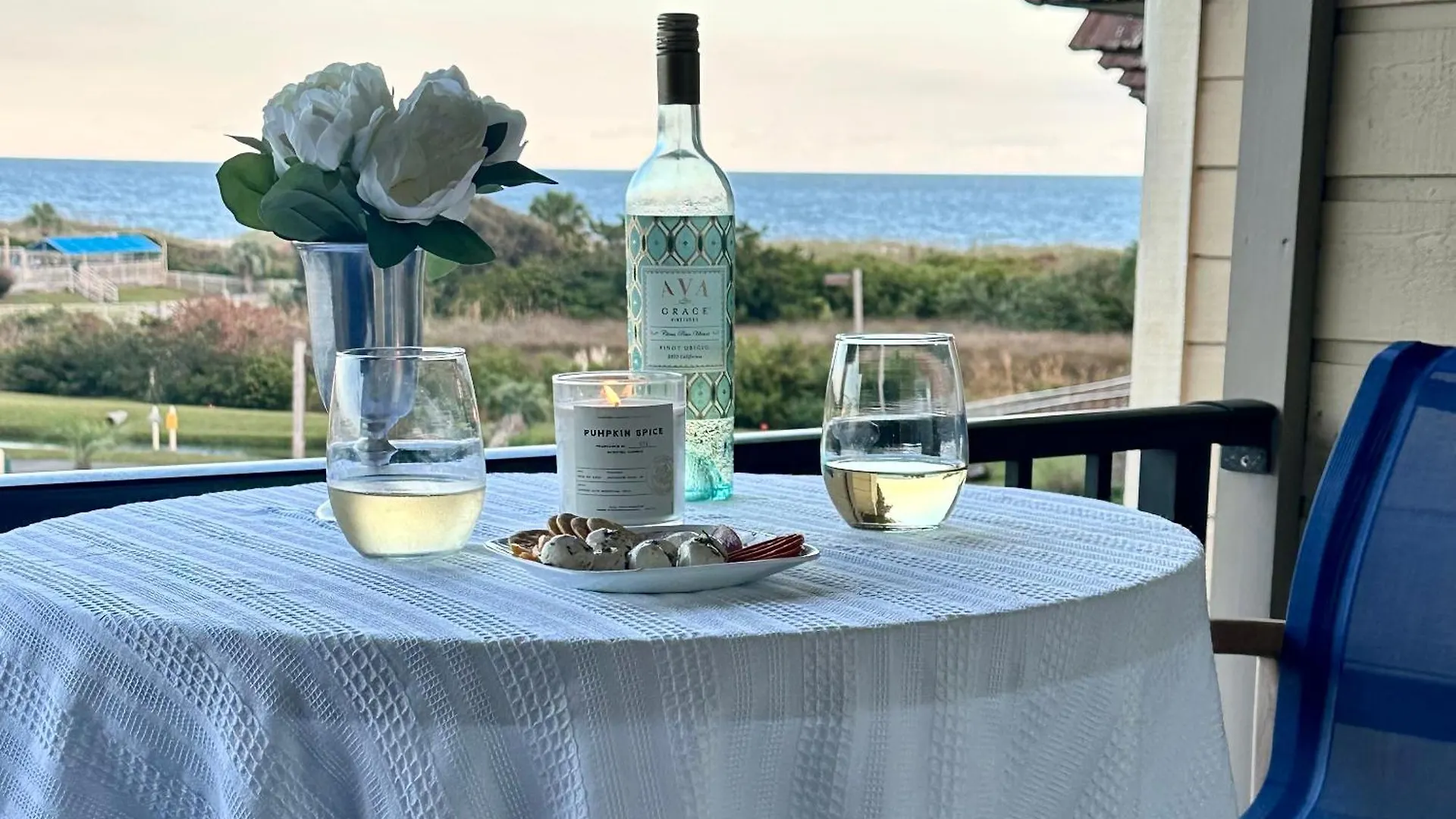 Ocean View- King - Romantic Couples Oasis - Private Access To Beach! Hilton Head Island