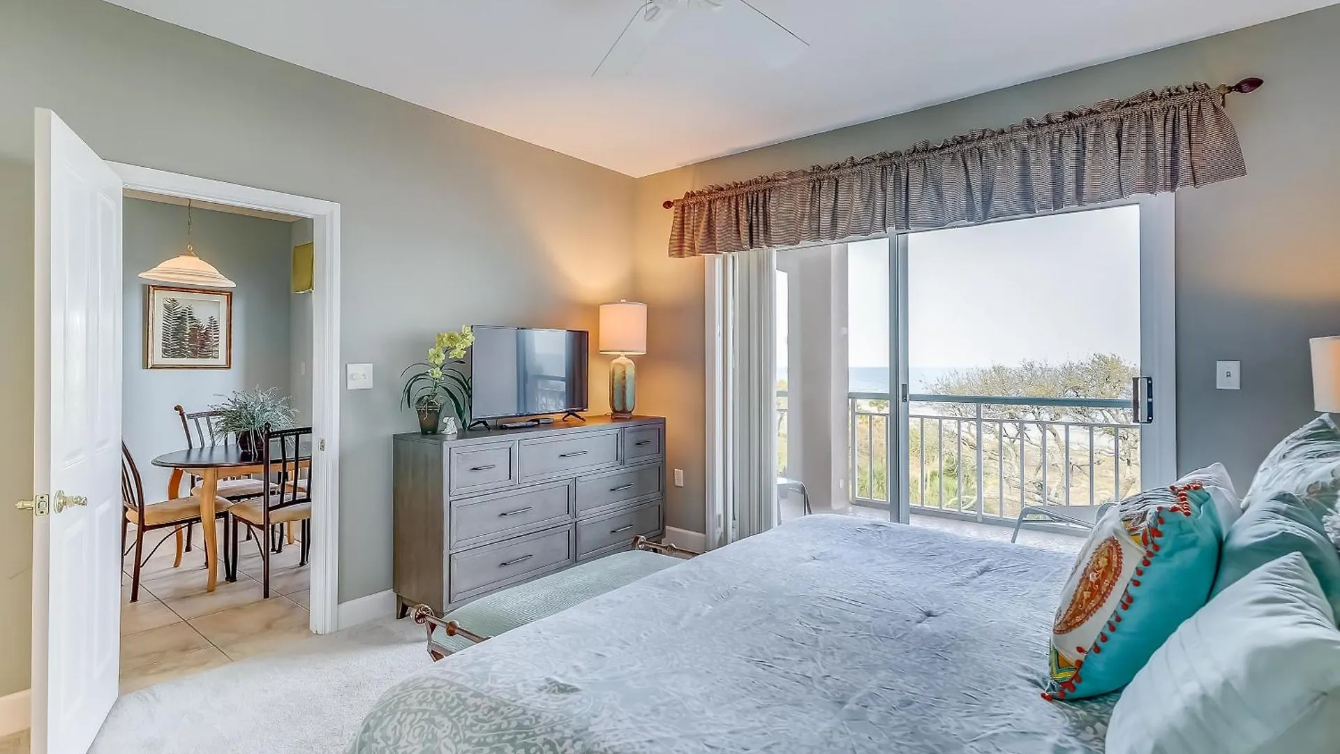 Windsor Court South Apartment *