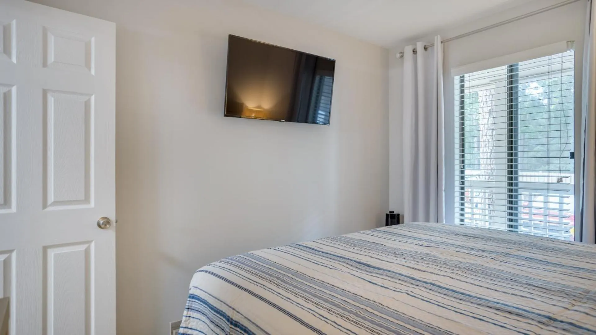 Apartment Do Not Wait! Prime Hhi Weather! Book Now, Free Cx Hilton Head Island