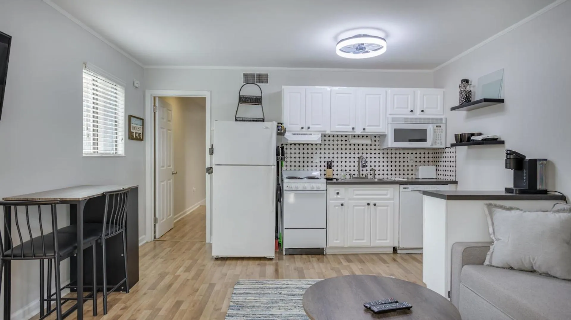 Apartment Do Not Wait! Prime Hhi Weather! Book Now, Free Cx *