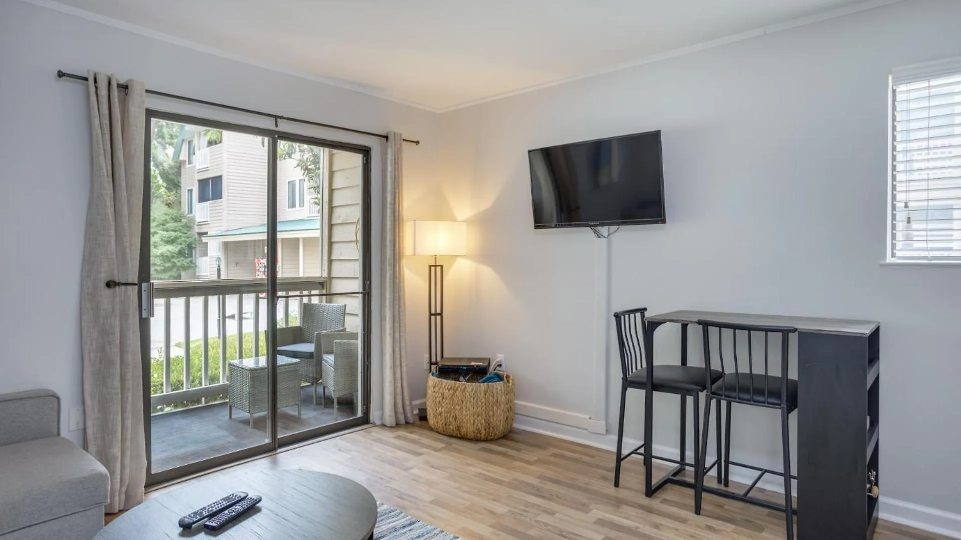 Apartment Do Not Wait! Prime Hhi Weather! Book Now, Free Cx *