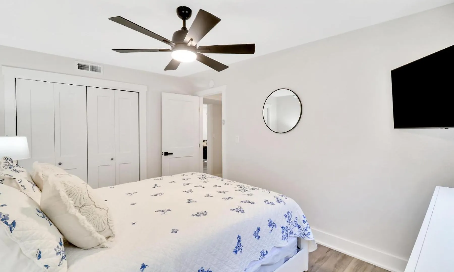 767 Queens Grant Vila
