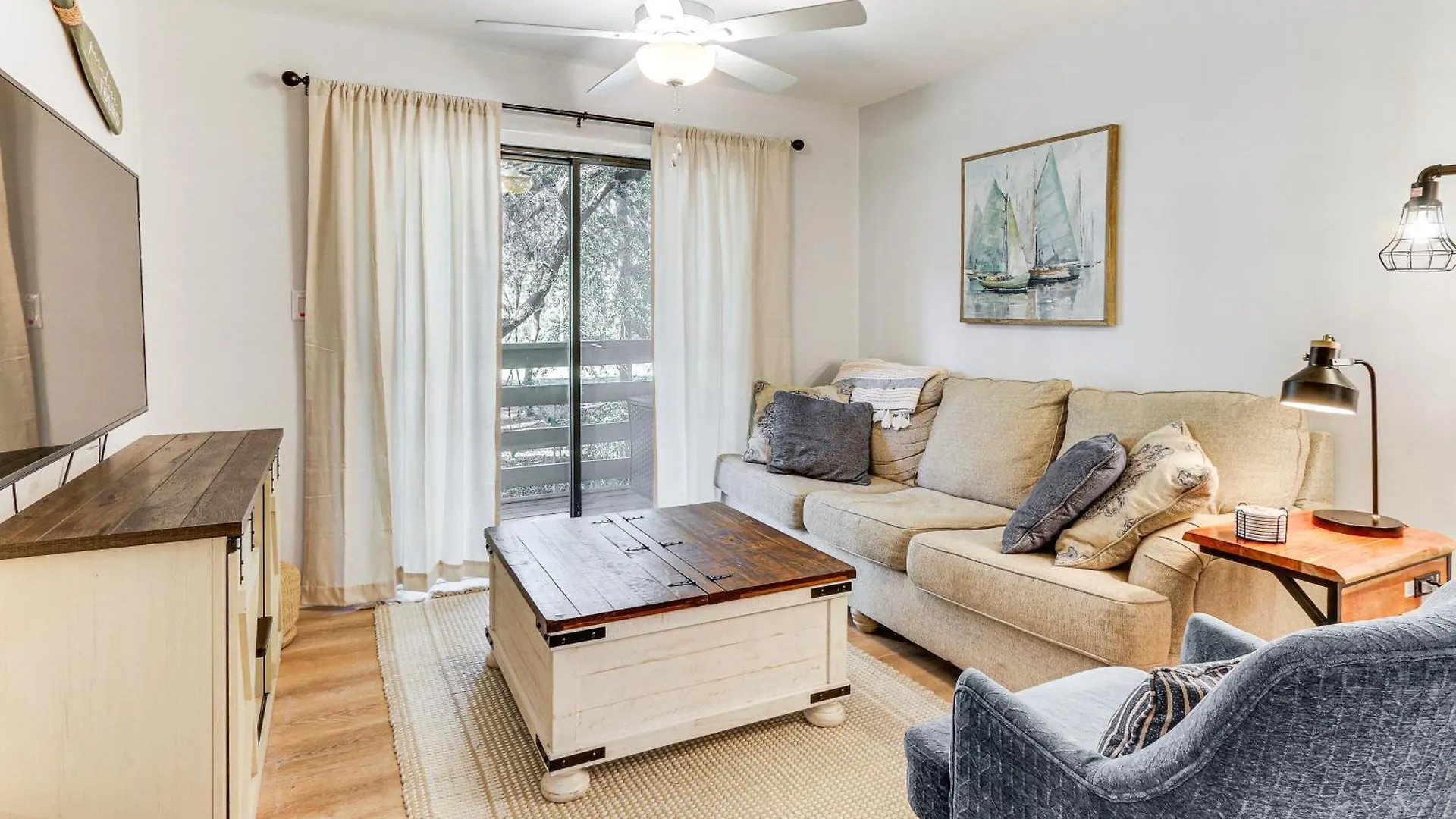 Apartment Oasis, 2 Blocks To