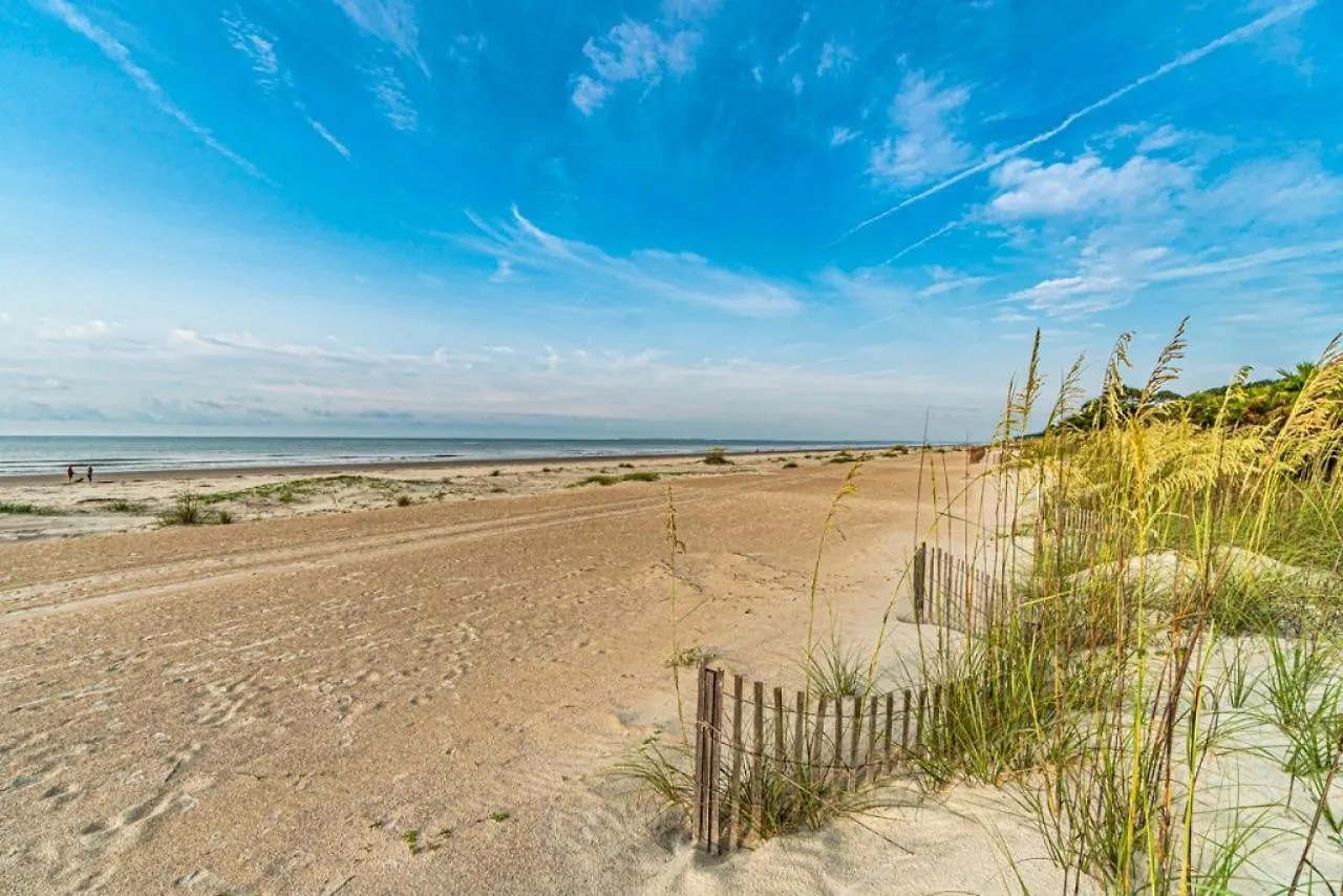 Holiday home Steps To The Beach! 3rd Row Ocean Surfers Pet Friendly 3 Bedroom 2 Bathroom