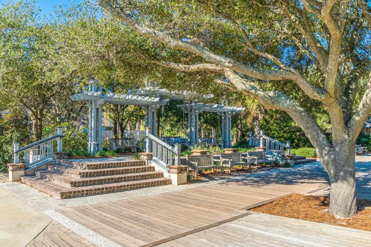 Steps To The Beach! 3rd Row Ocean Surfers Pet Friendly 3 Bedroom 2 Bathroom * Hilton Head Island