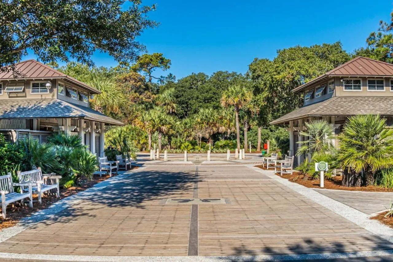 Steps To The Beach! 3rd Row Ocean Surfers Pet Friendly 3 Bedroom 2 Bathroom * Hilton Head Island