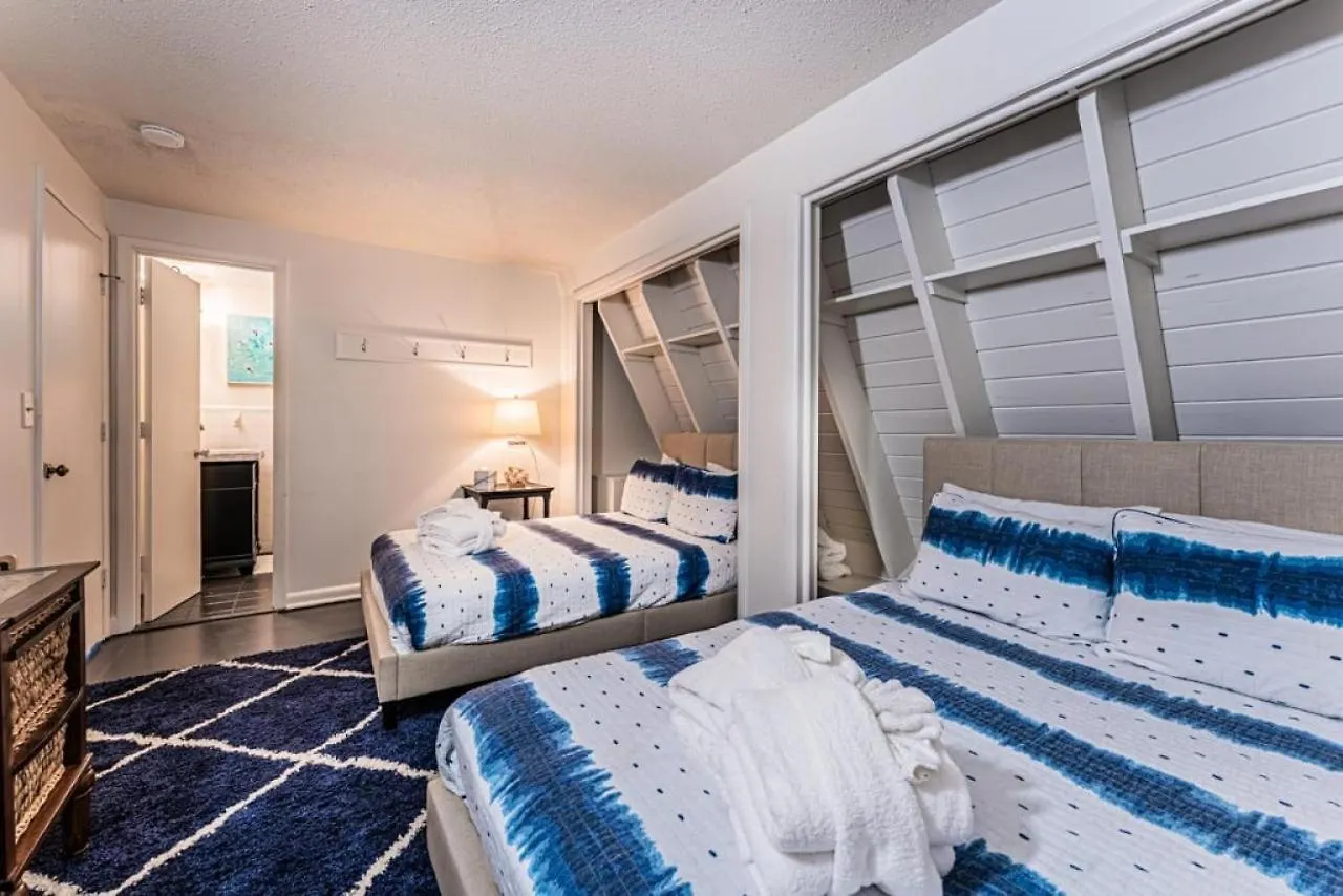 Steps To The Beach! 3rd Row Ocean Surfers Pet Friendly 3 Bedroom 2 Bathroom * Hilton Head Island