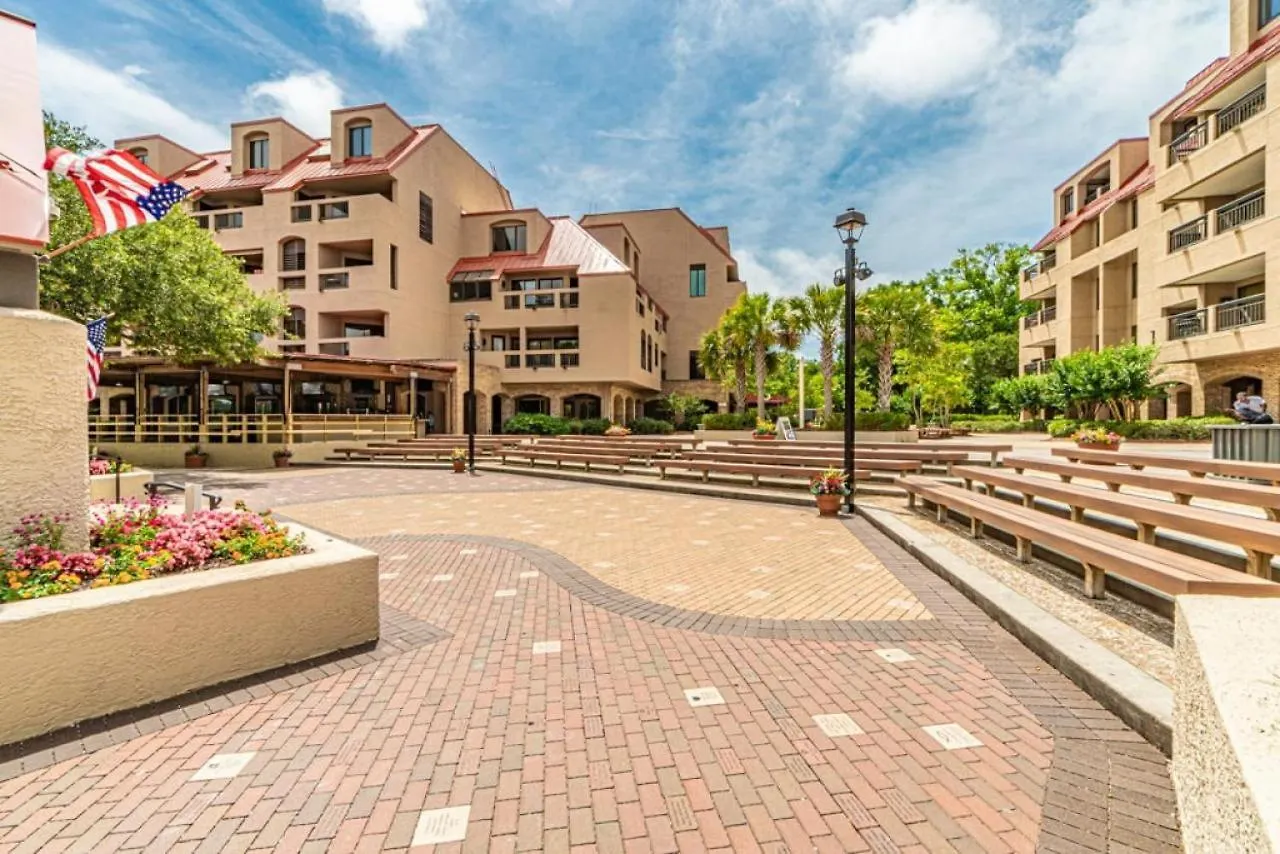 7135 Harbourside Ii In The Heart Of Dining And Shopping Harbour View Sleeps 4 Shelter Cove Holiday home Hilton Head Island