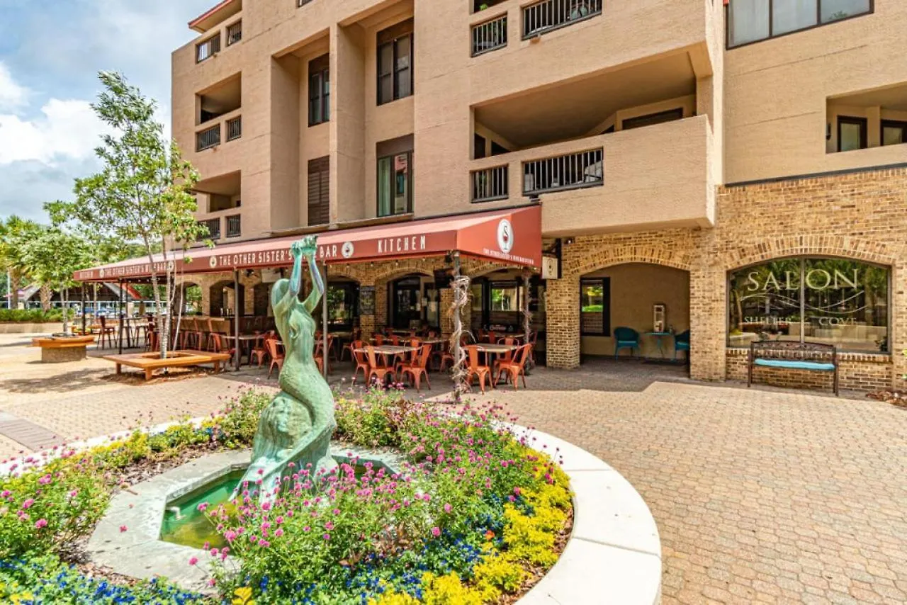 Holiday home 7135 Harbourside Ii In The Heart Of Dining And Shopping Harbour View Sleeps 4 Shelter Cove Hilton Head Island