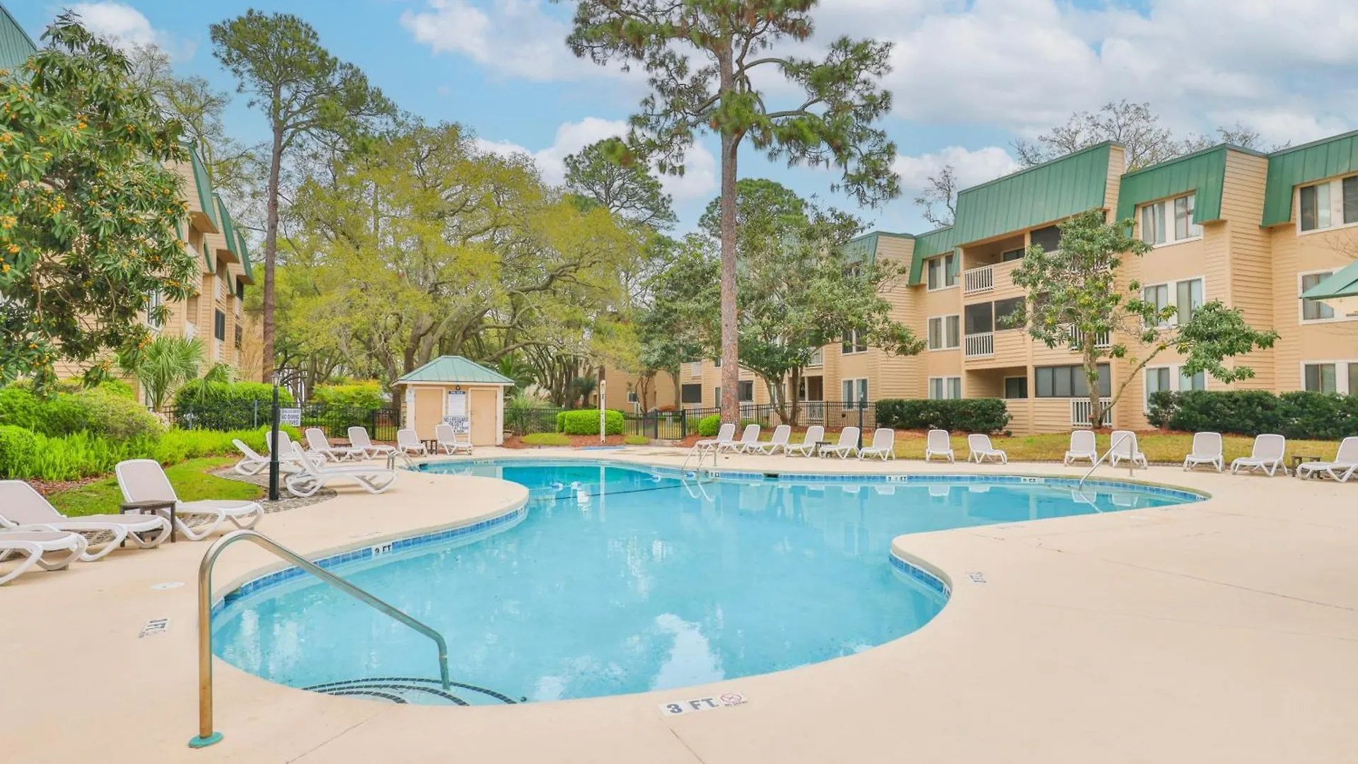 Peaceful Treetop - 2br/2ba Apartment Hilton Head Island